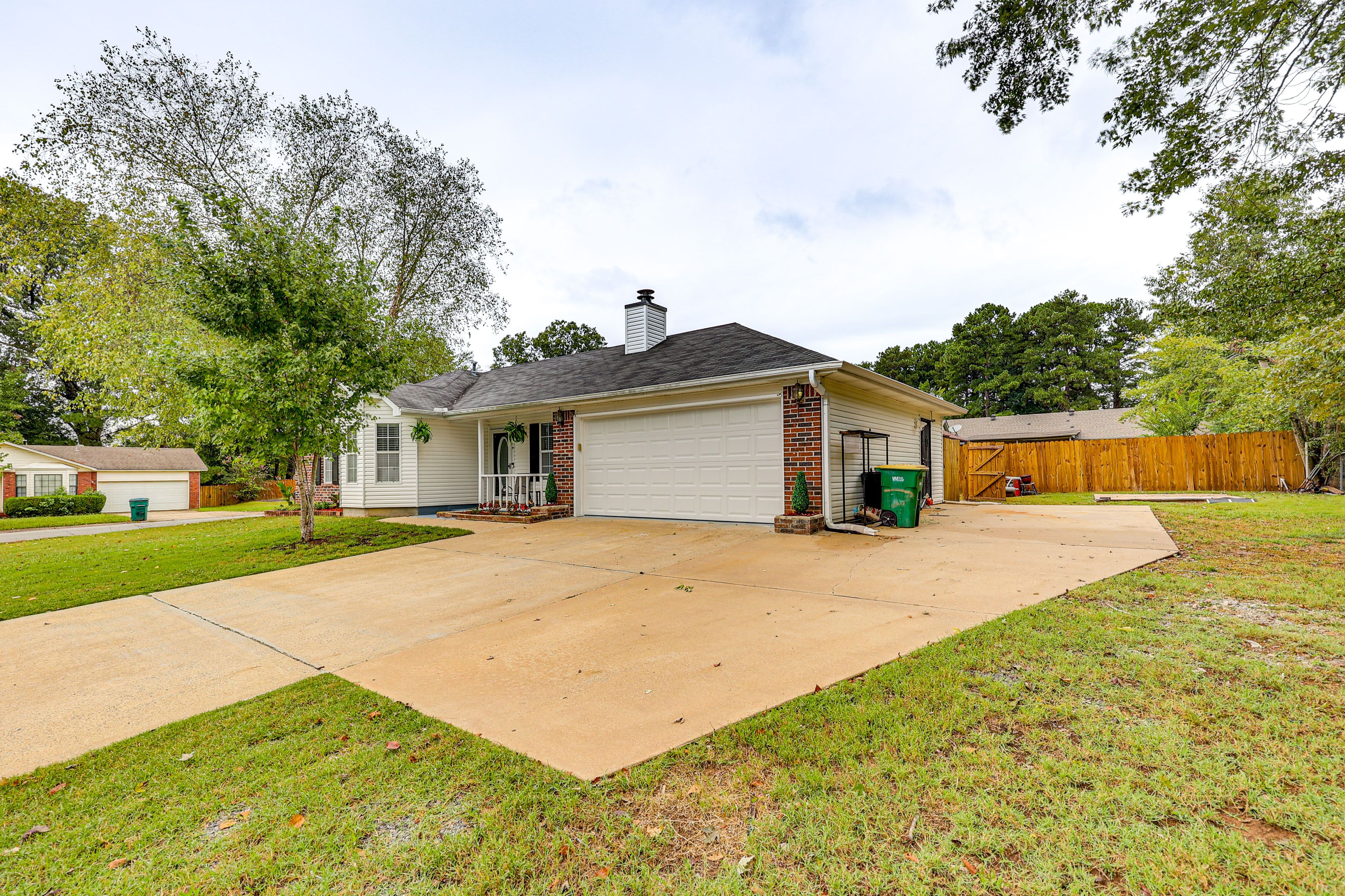 Parking | Driveway (4 Vehicles) | Garage (2 Vehicles) | Boat/RV Parking