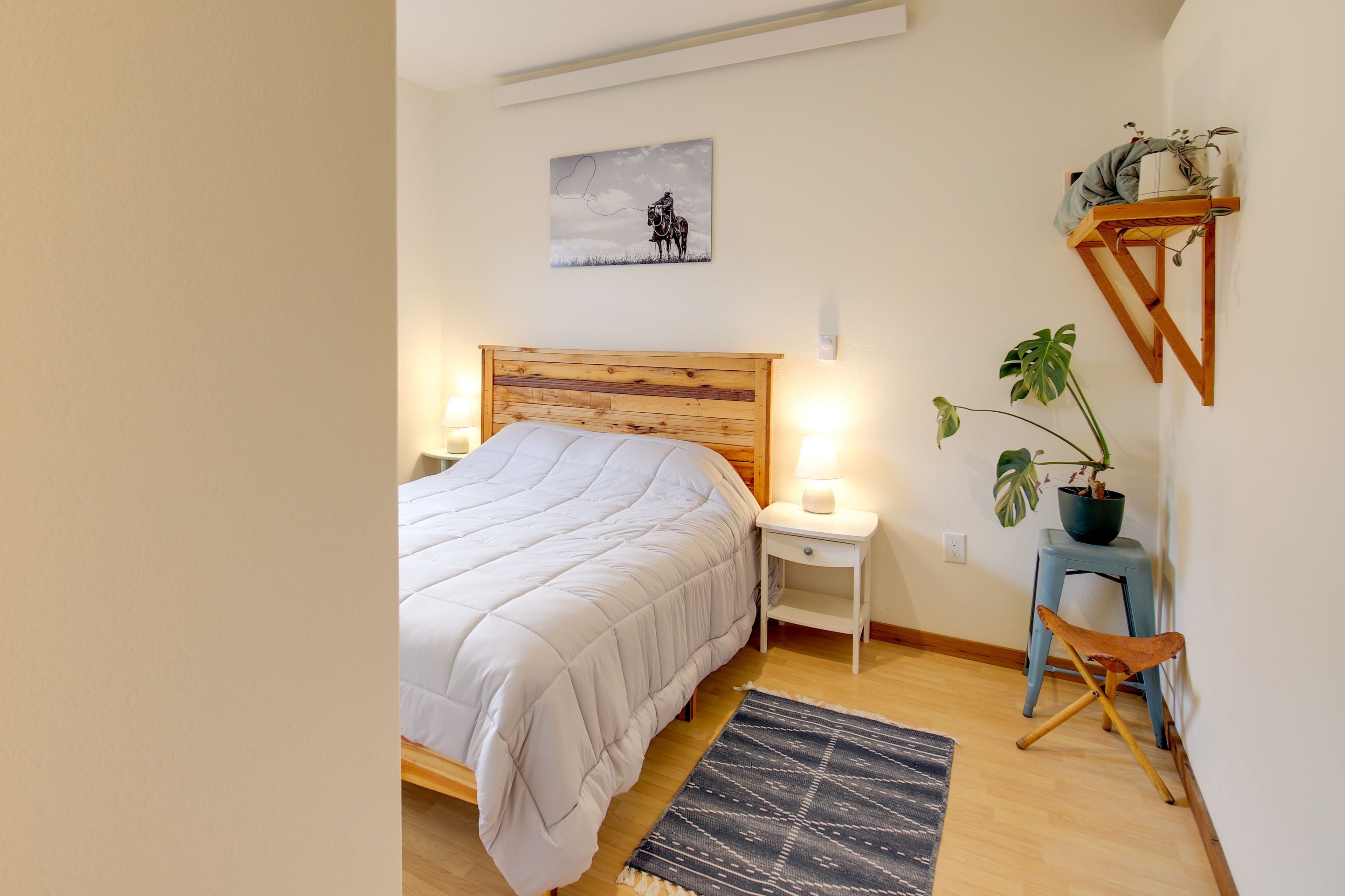Studio Interior | Queen Bed
