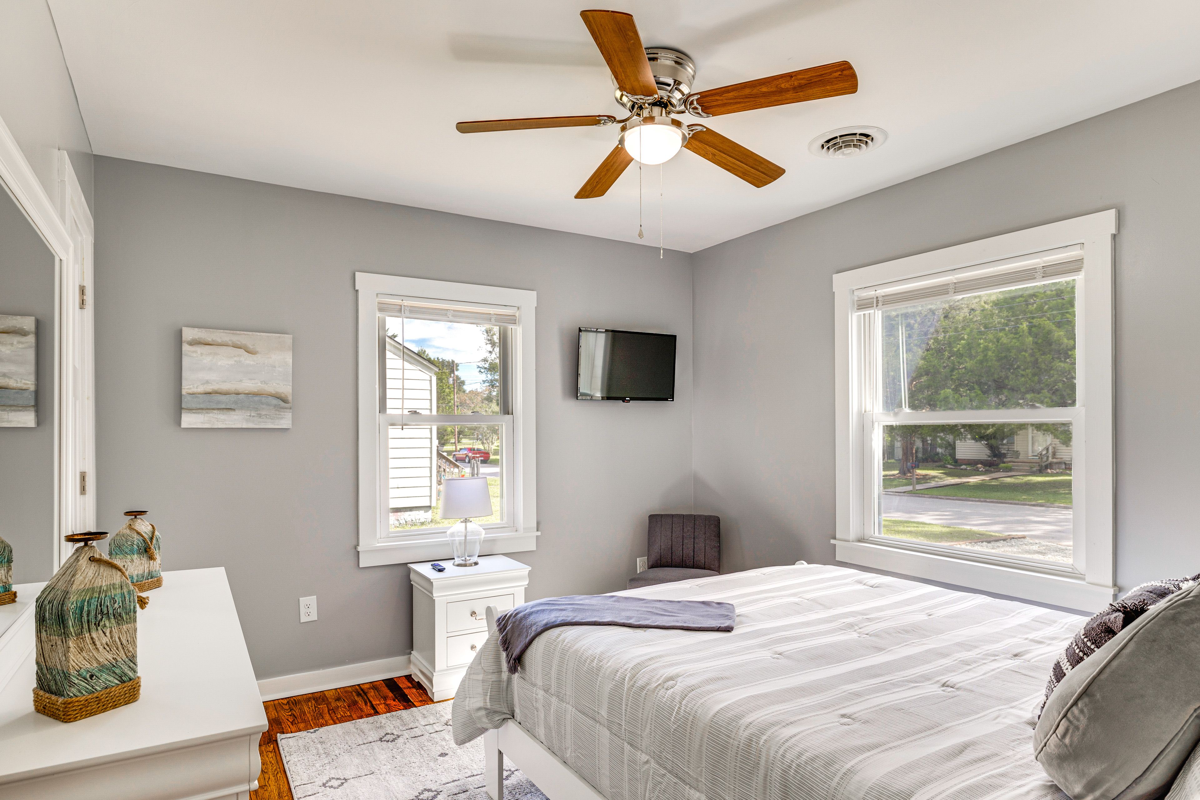 Bedroom 1 | Queen Bed | Linens & Towels Provided