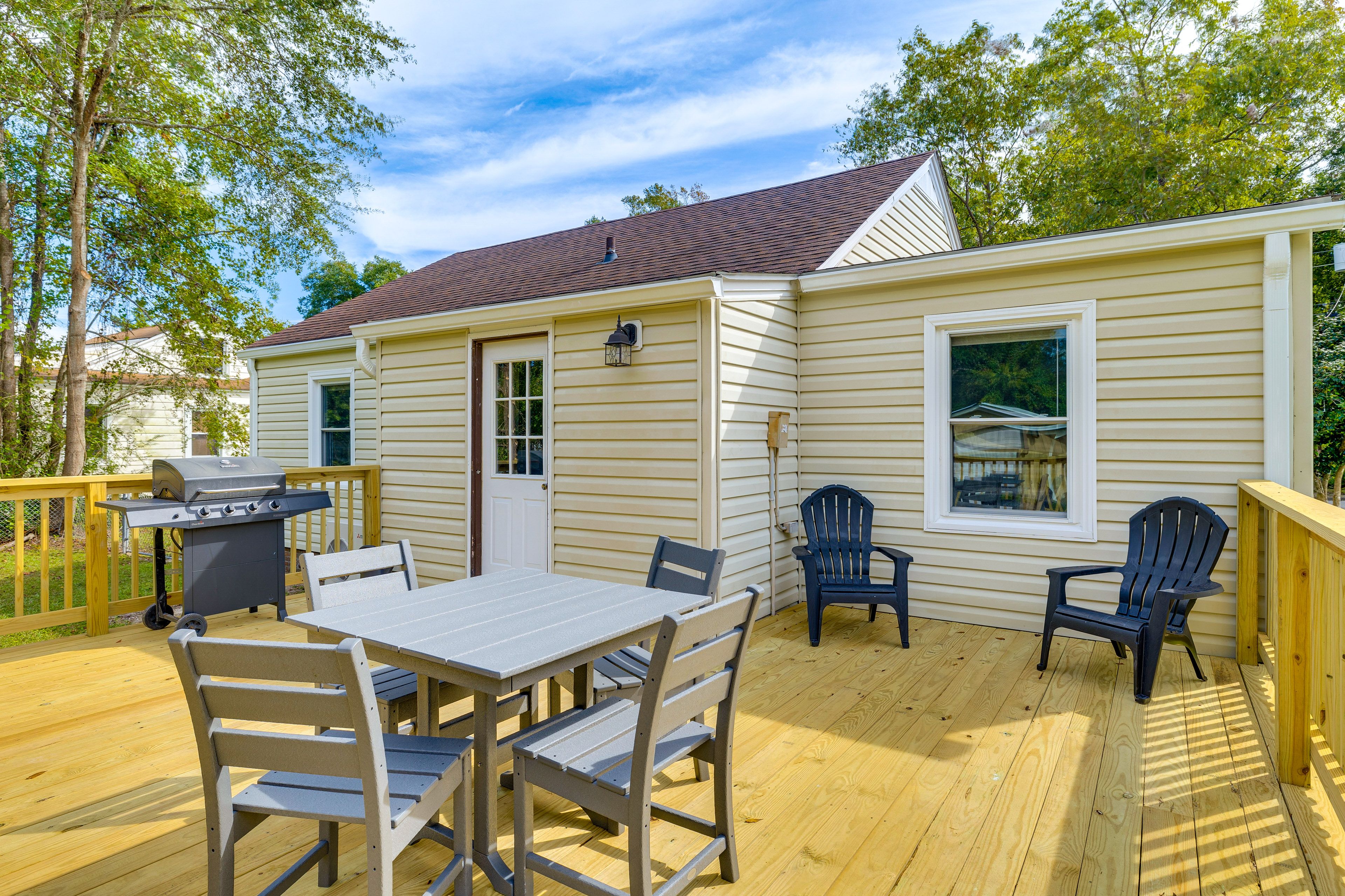 Deck | Gas Grill | Outdoor Dining Area