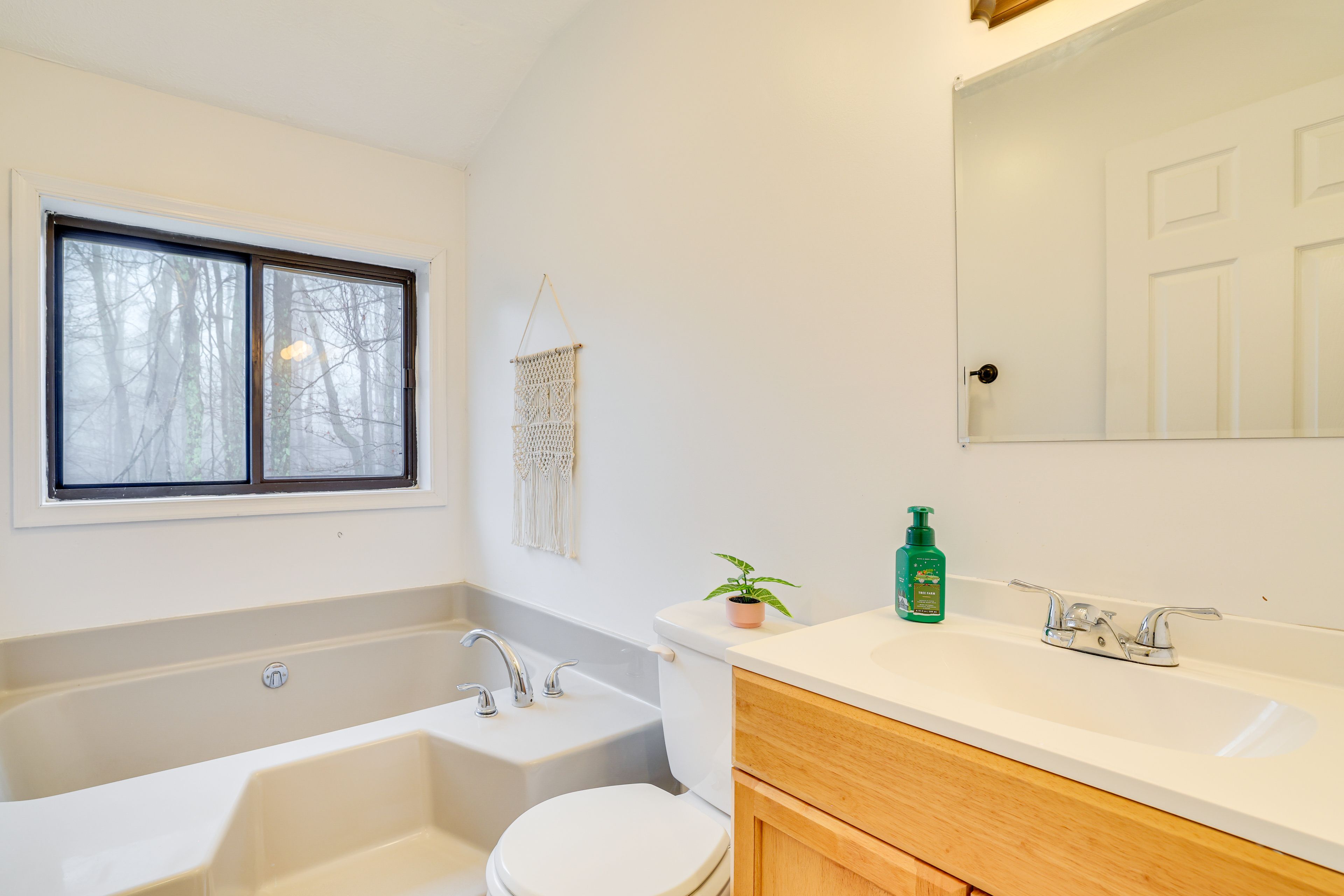 Bathroom | 2nd Floor