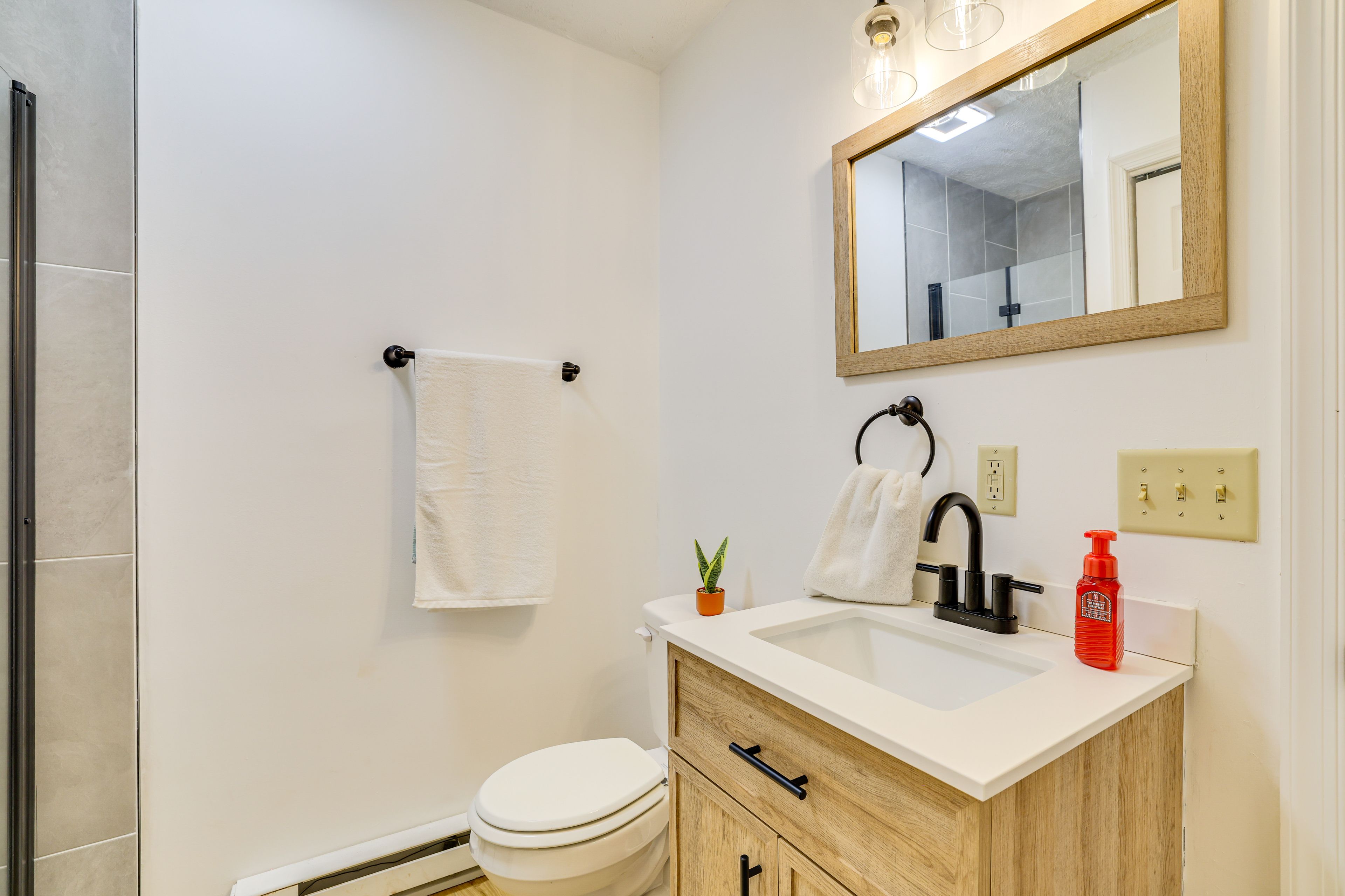 Bathroom | Towels Provided | 1st Floor