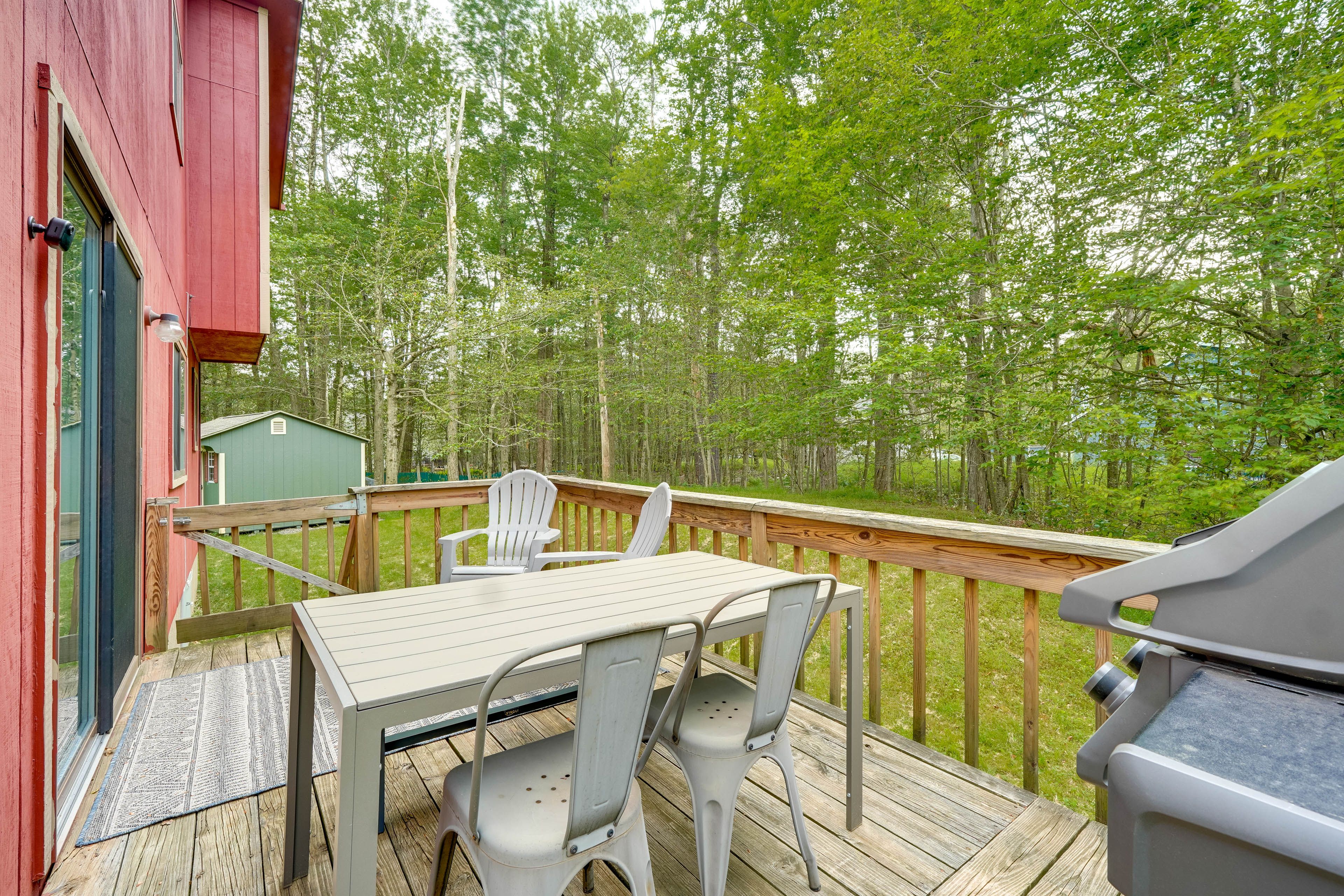 Private Deck | Gas Grill | Outdoor Dining Area