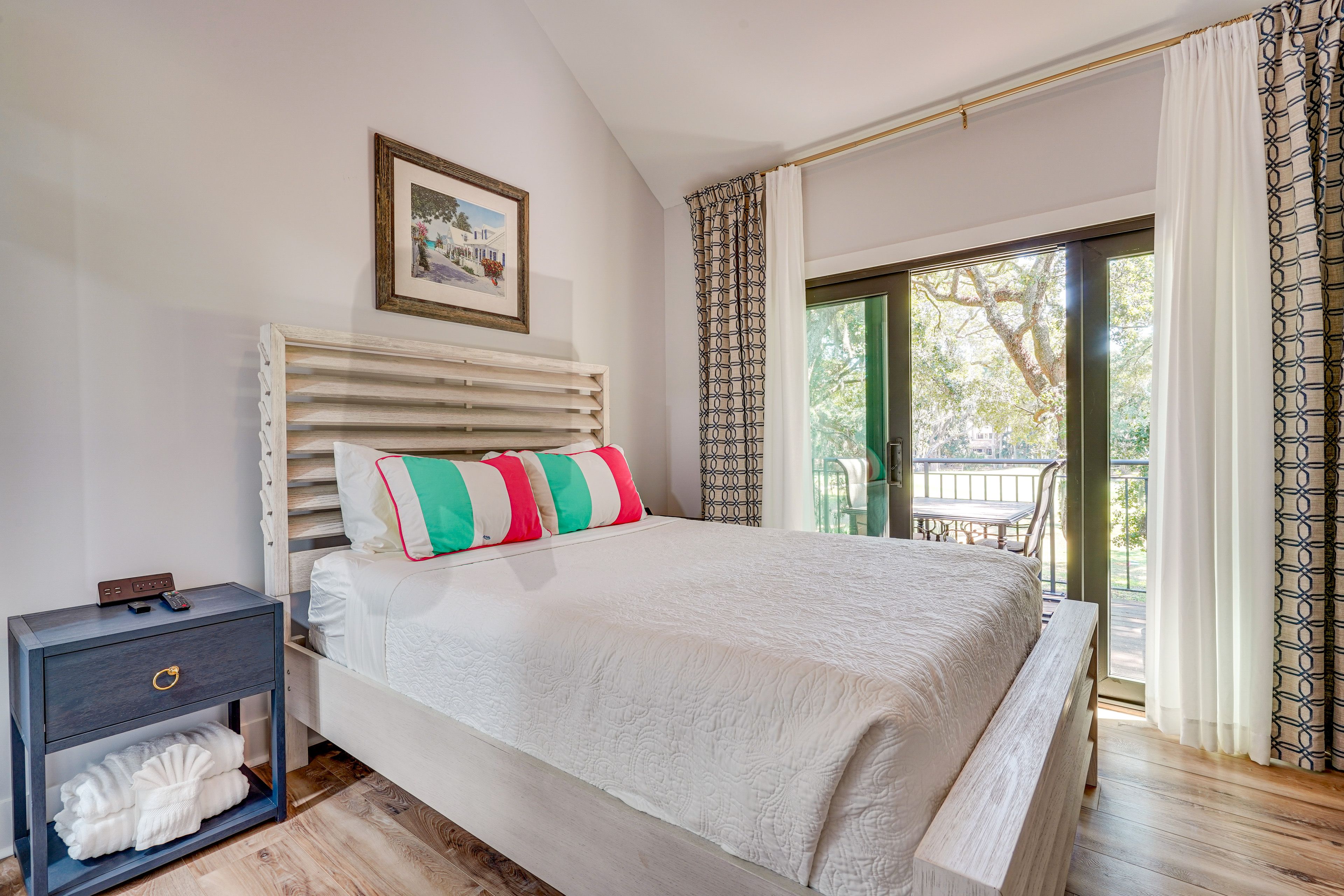 Bedroom 1 | Queen Bed | Smart TV