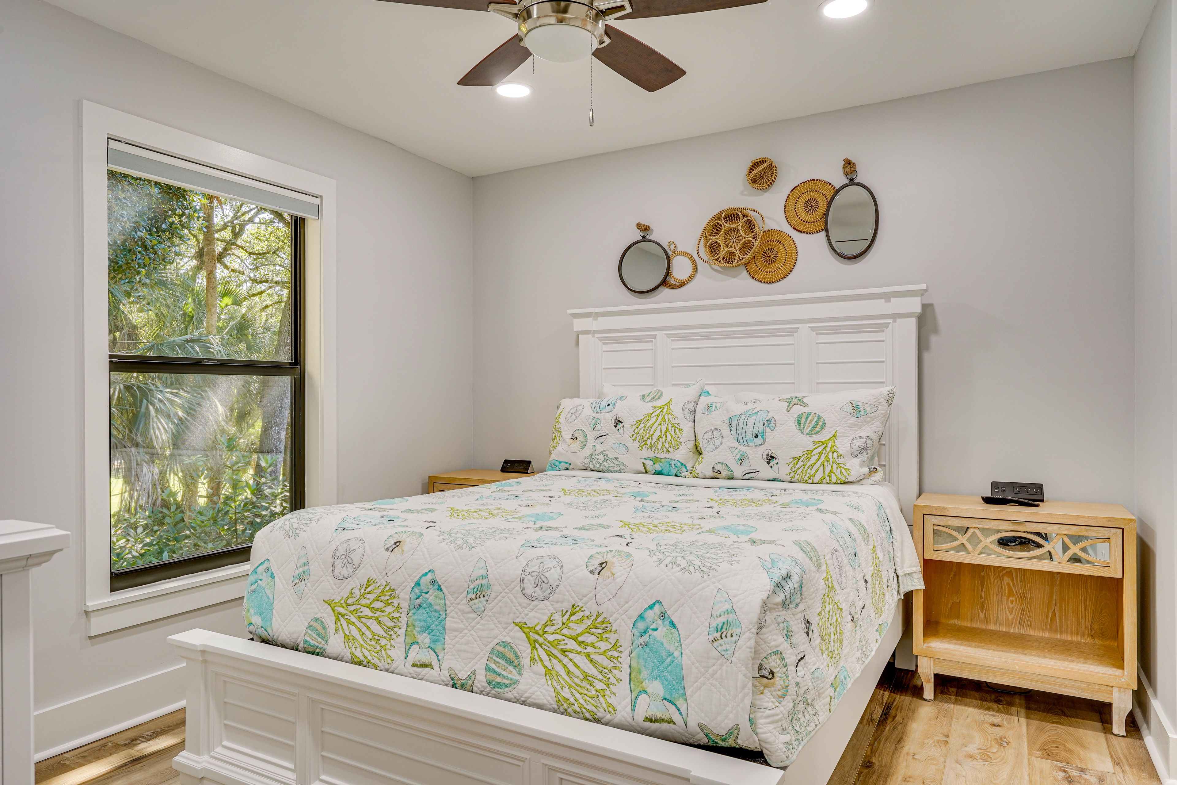 Bedroom 2 | Queen Bed | Smart TV
