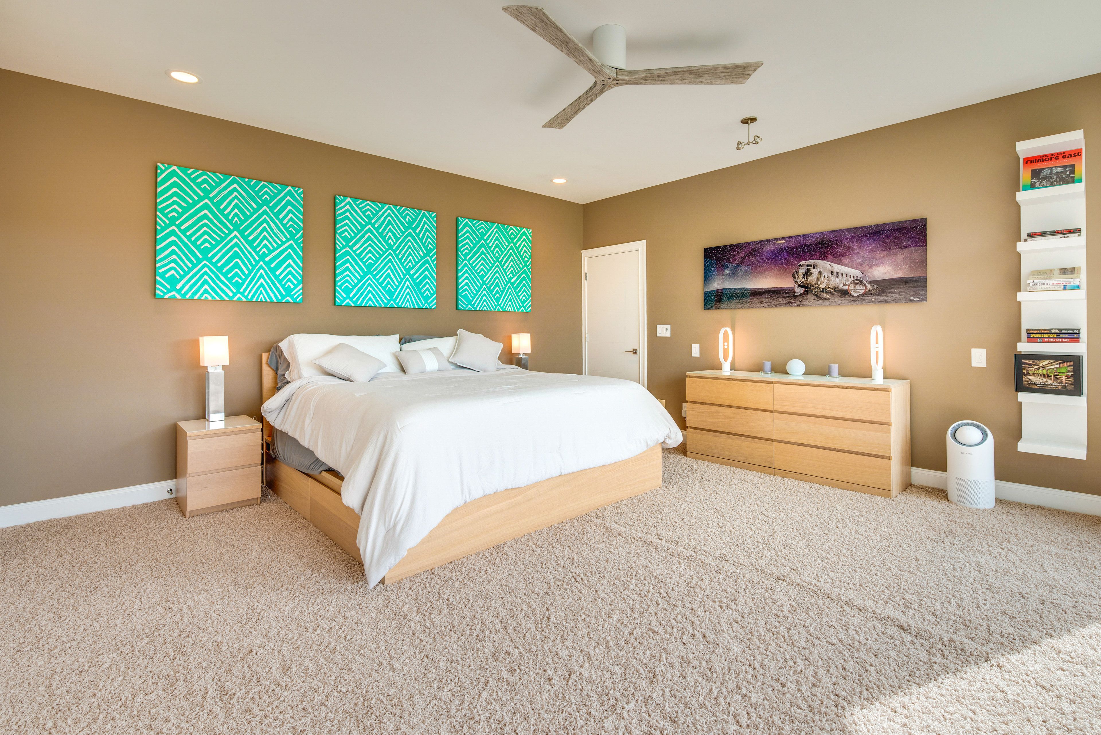 Bedroom | King Bed | Linens Provided
