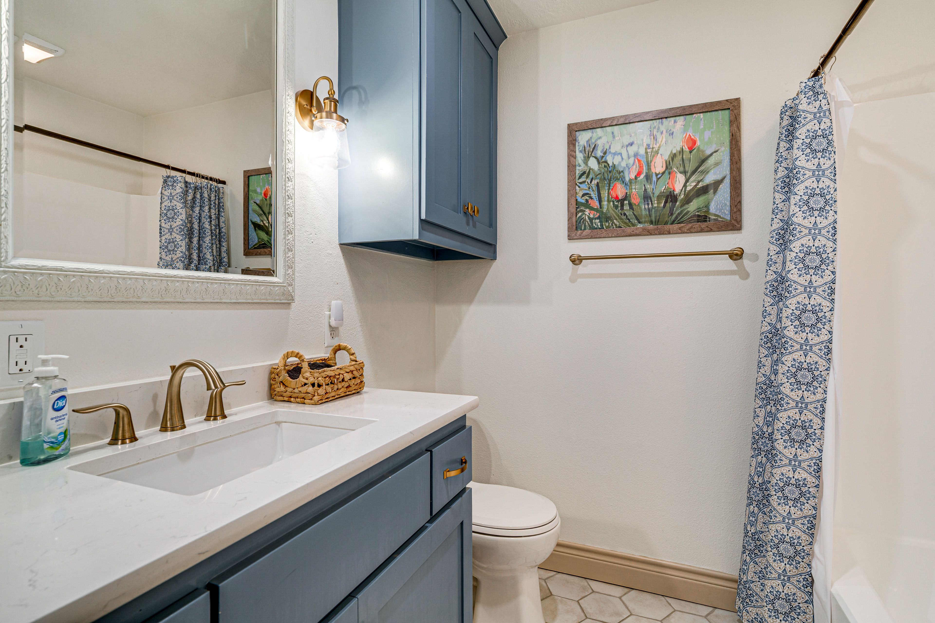Full Bathroom | Shower/Tub Combo