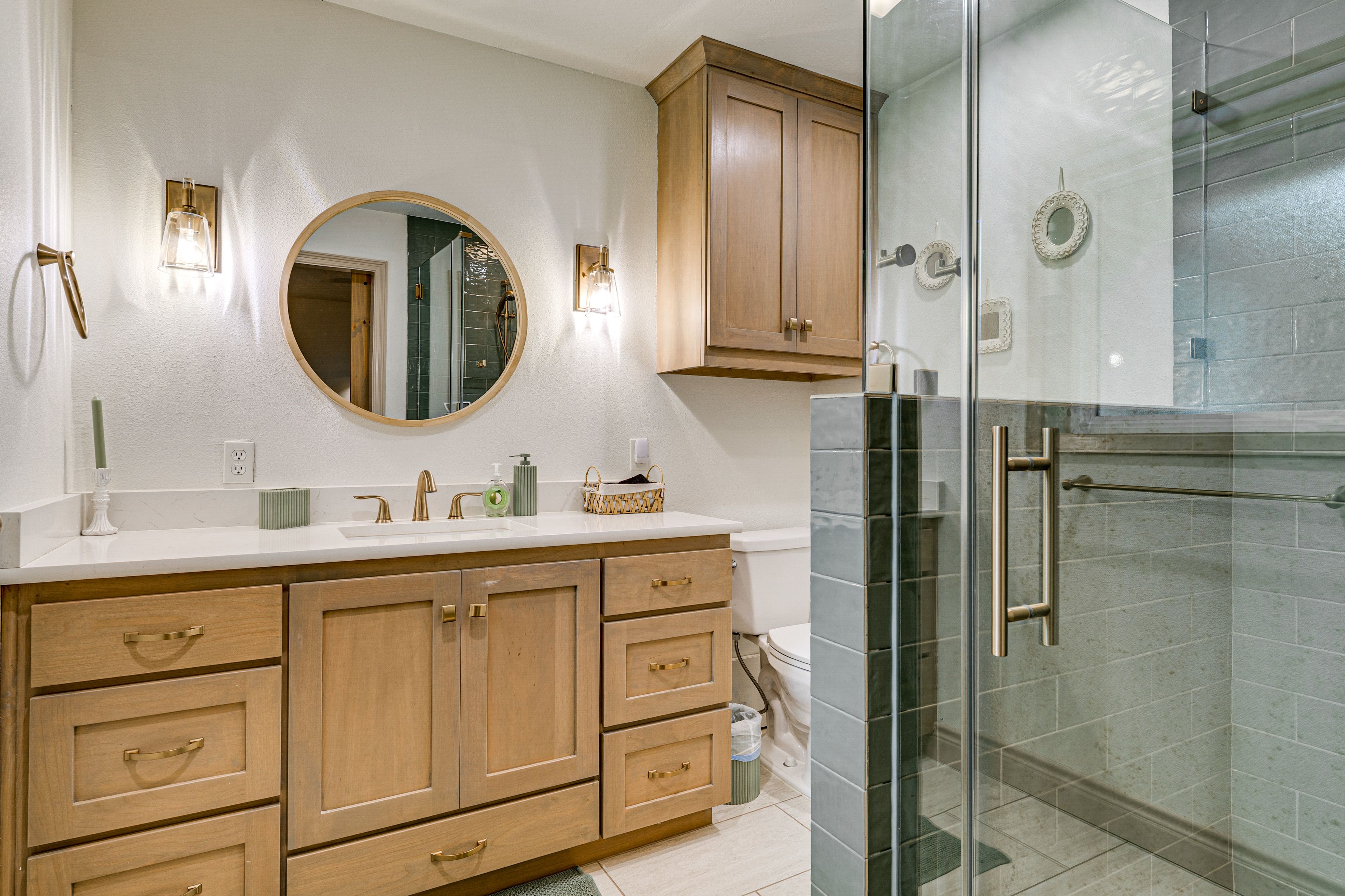 Full Bathroom | Towels Provided