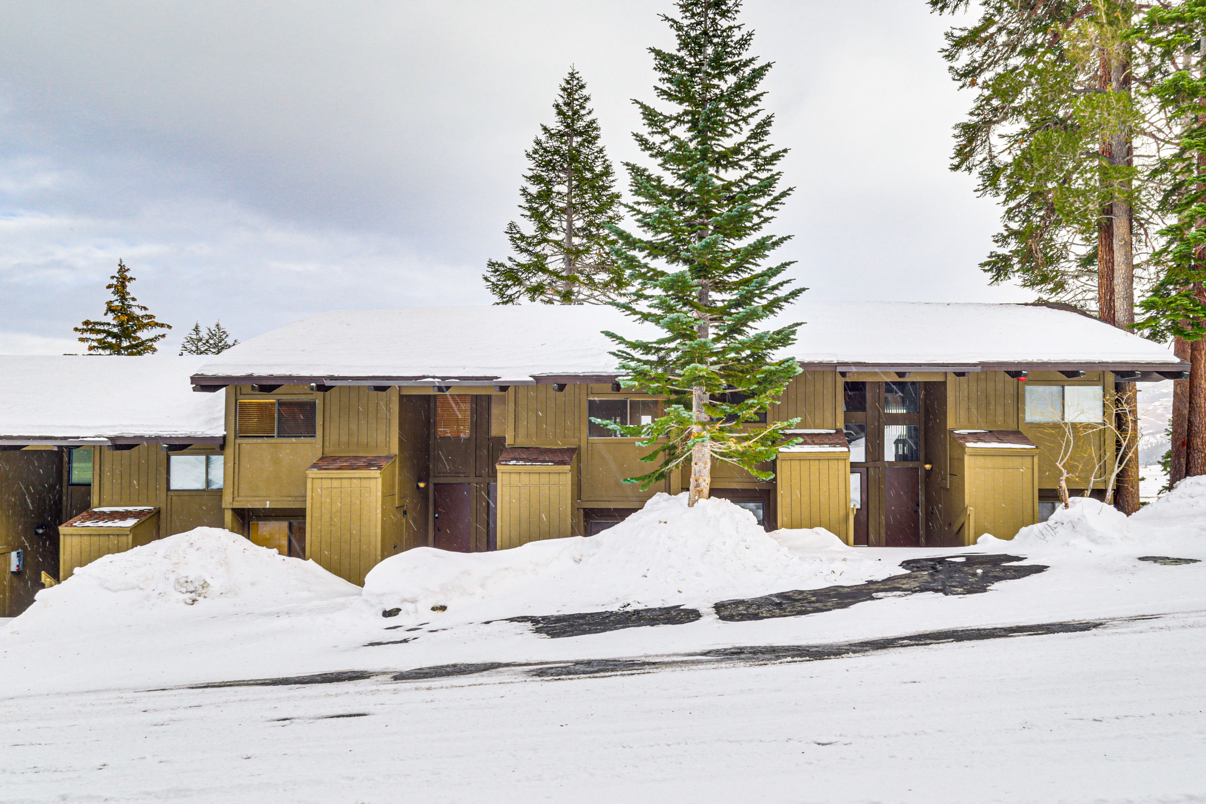 Building Exterior | Community Parking Lot (2 Vehicles)