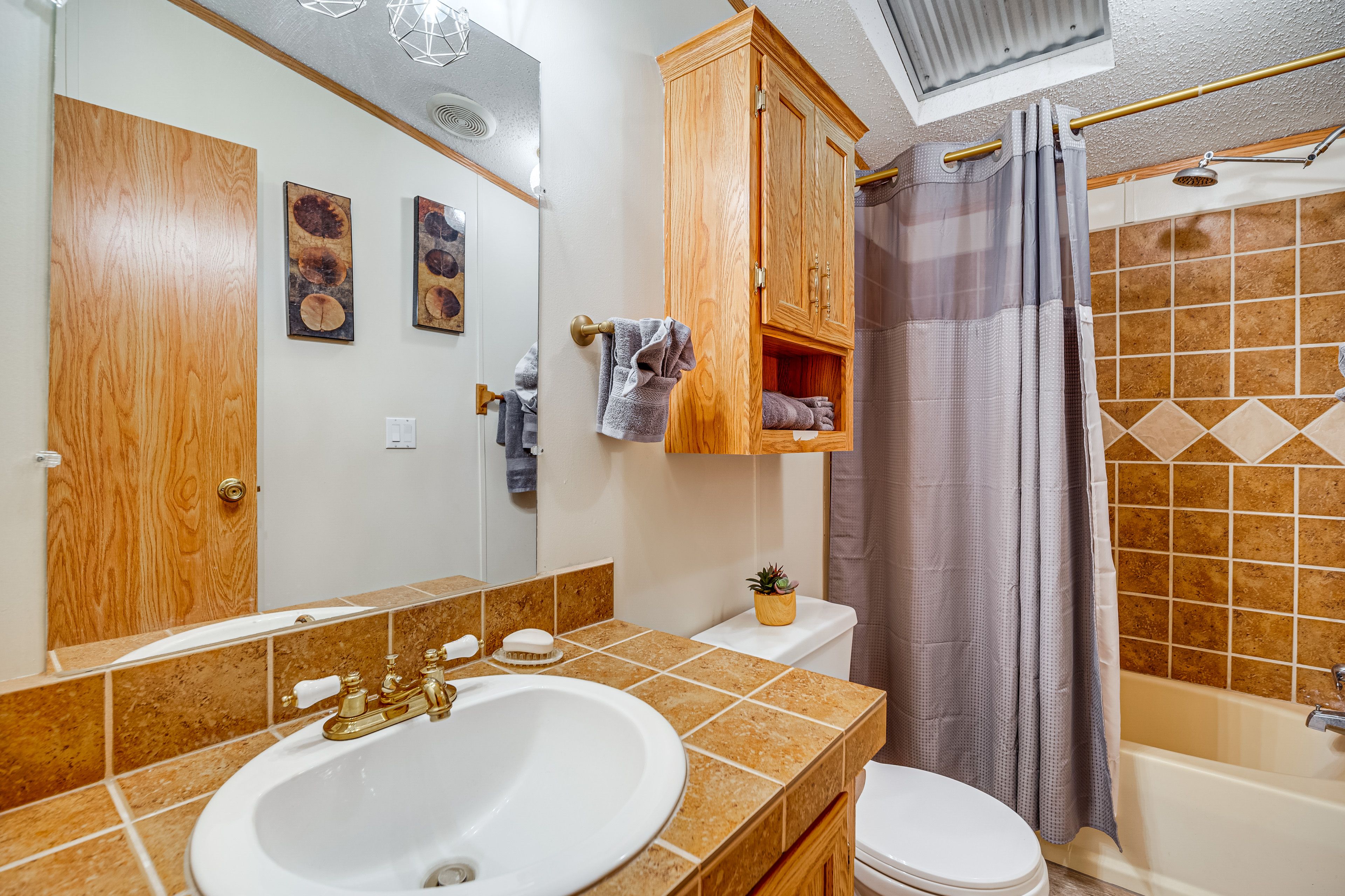 Full Bathroom