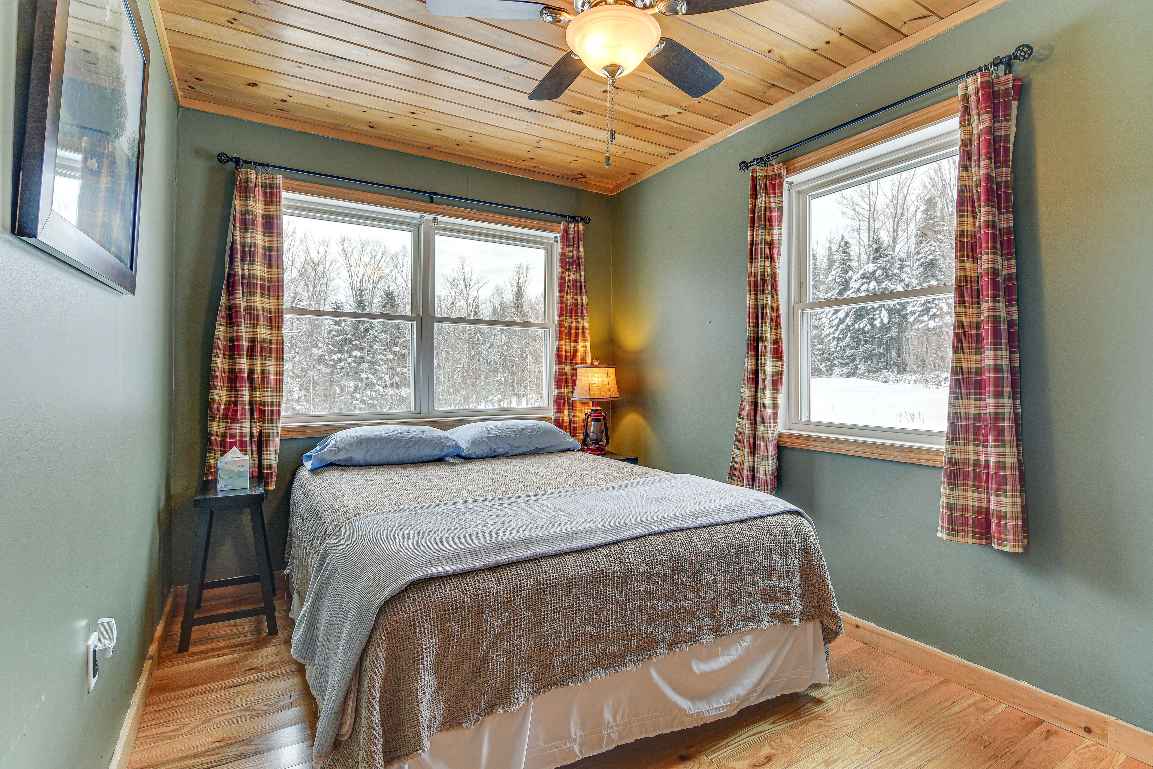 Bedroom 3 | Queen Bed | Main Floor