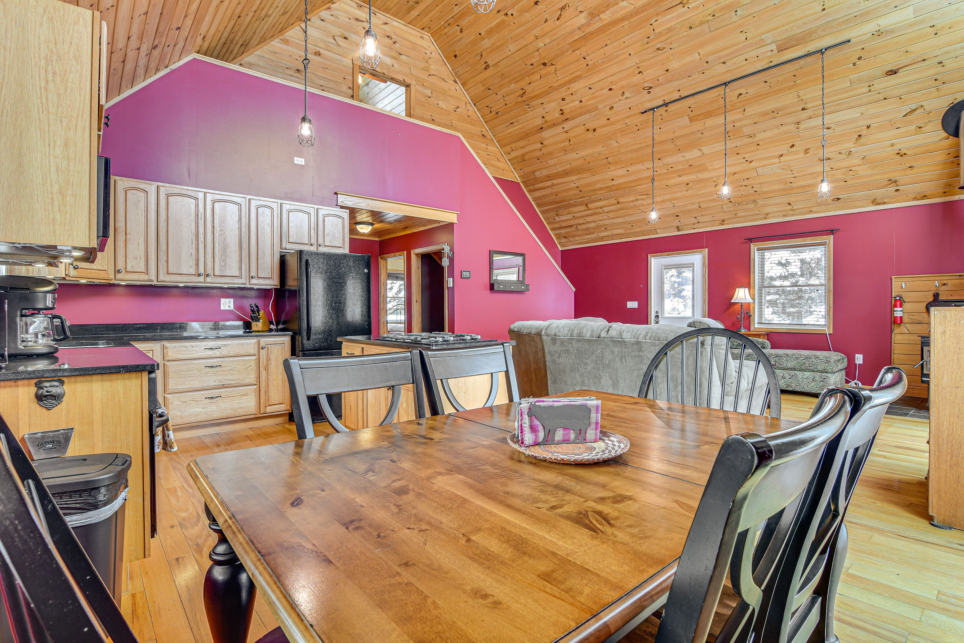 Dining Area | Dishware/Flatware Provided | Main Floor