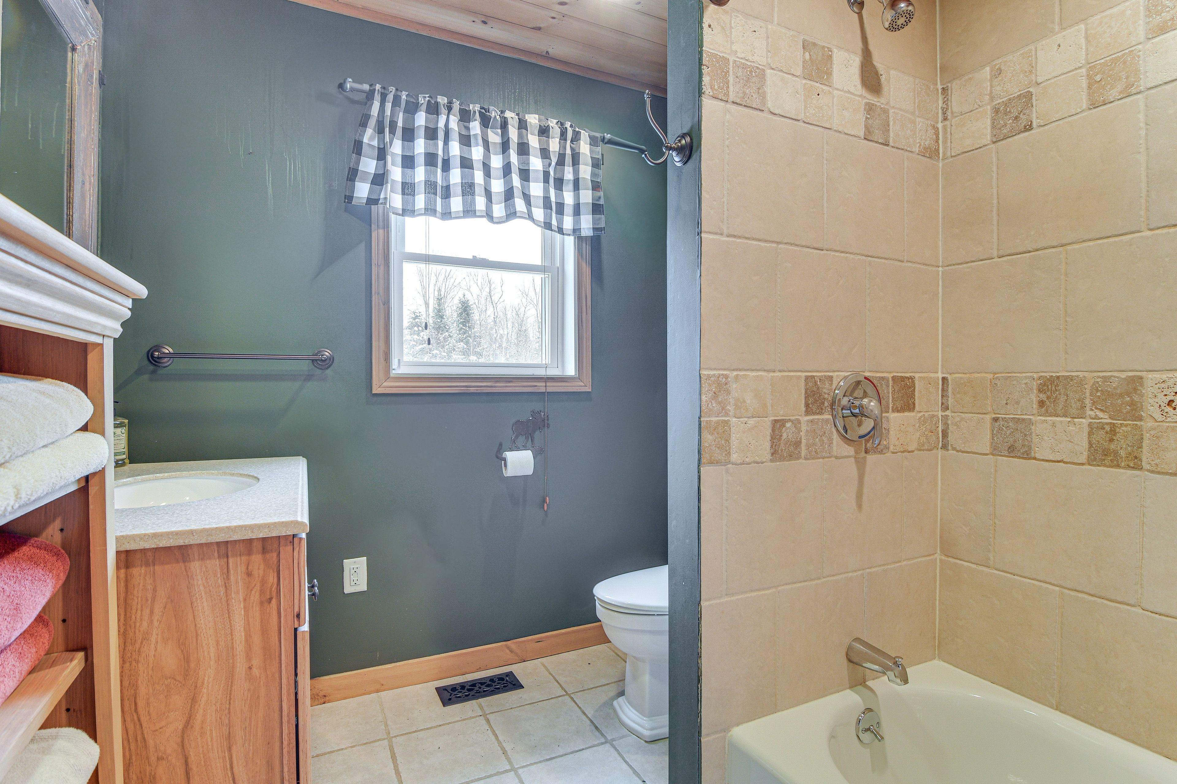 Full Bathroom | Main Floor
