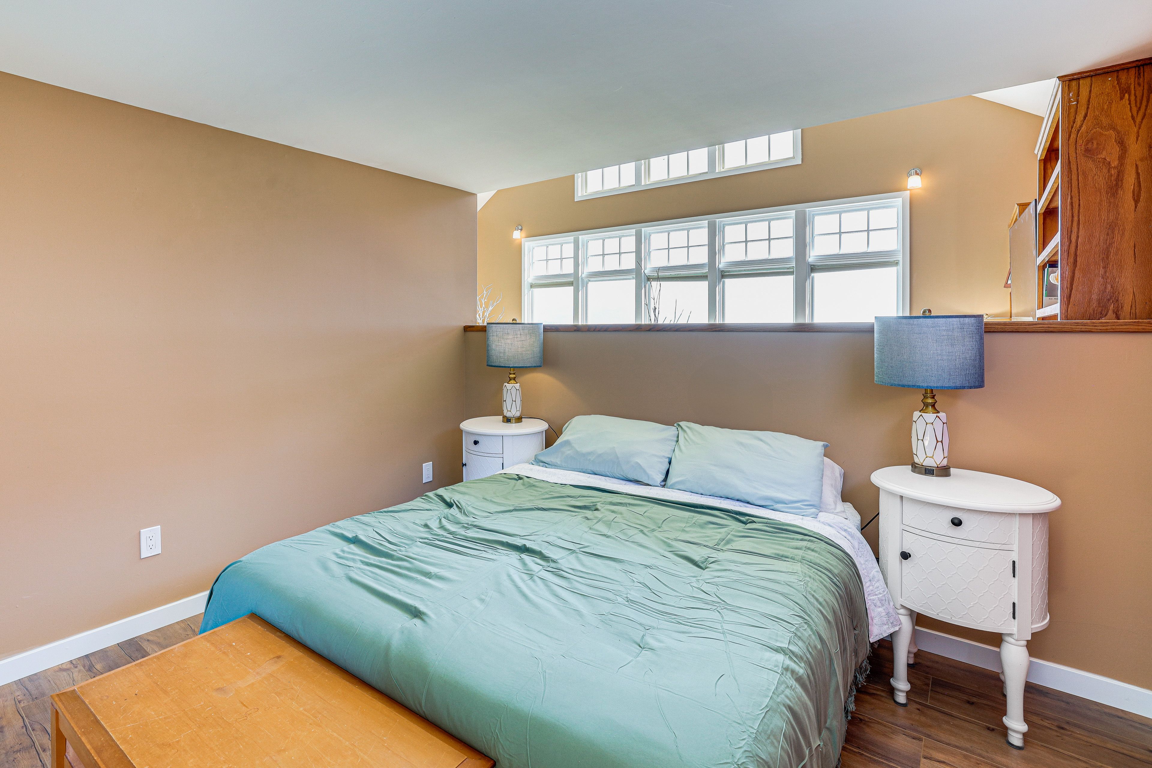 Bedroom | Queen Bed | Main Floor