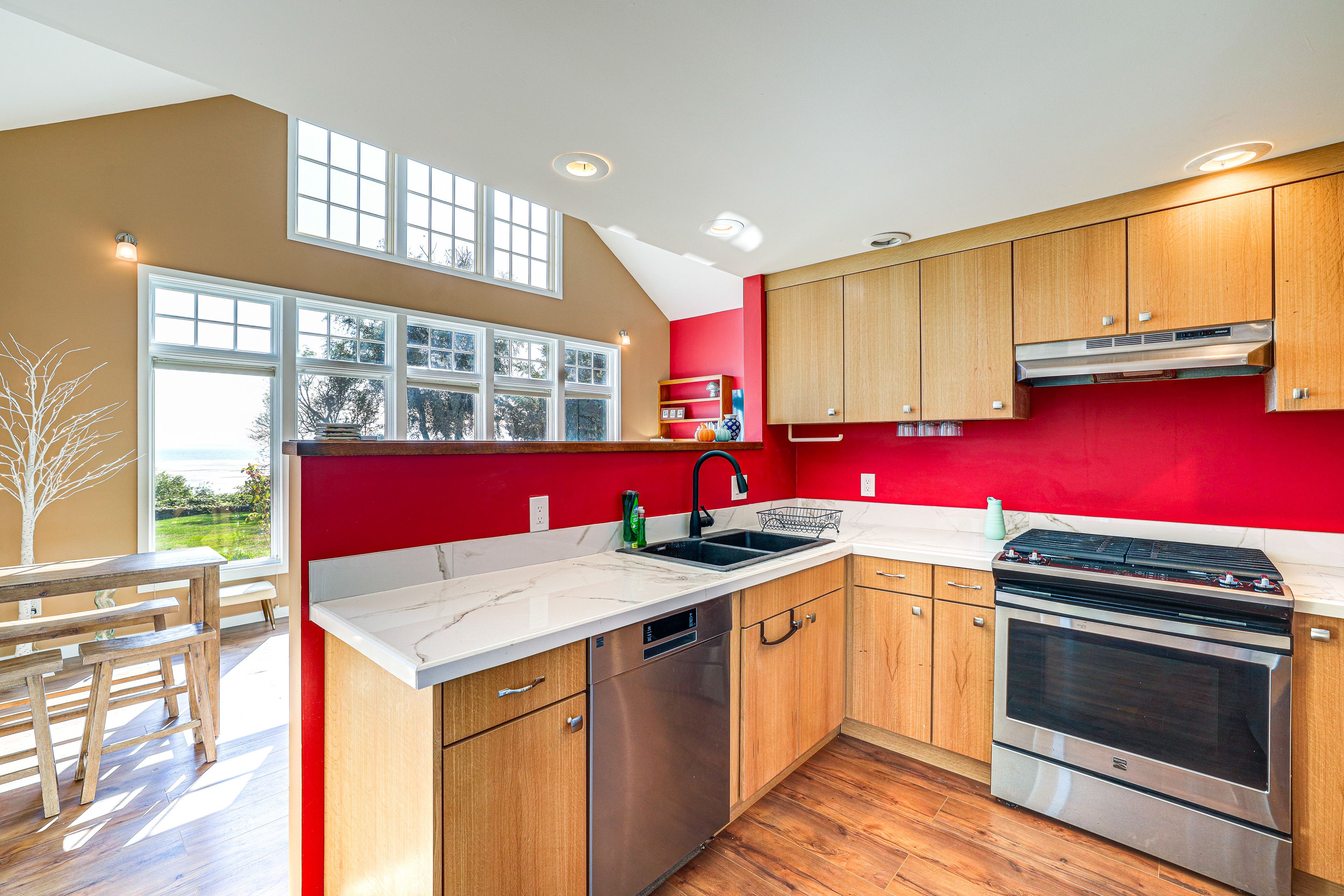 Kitchen | Cooking Basic Supplied | Main Floor