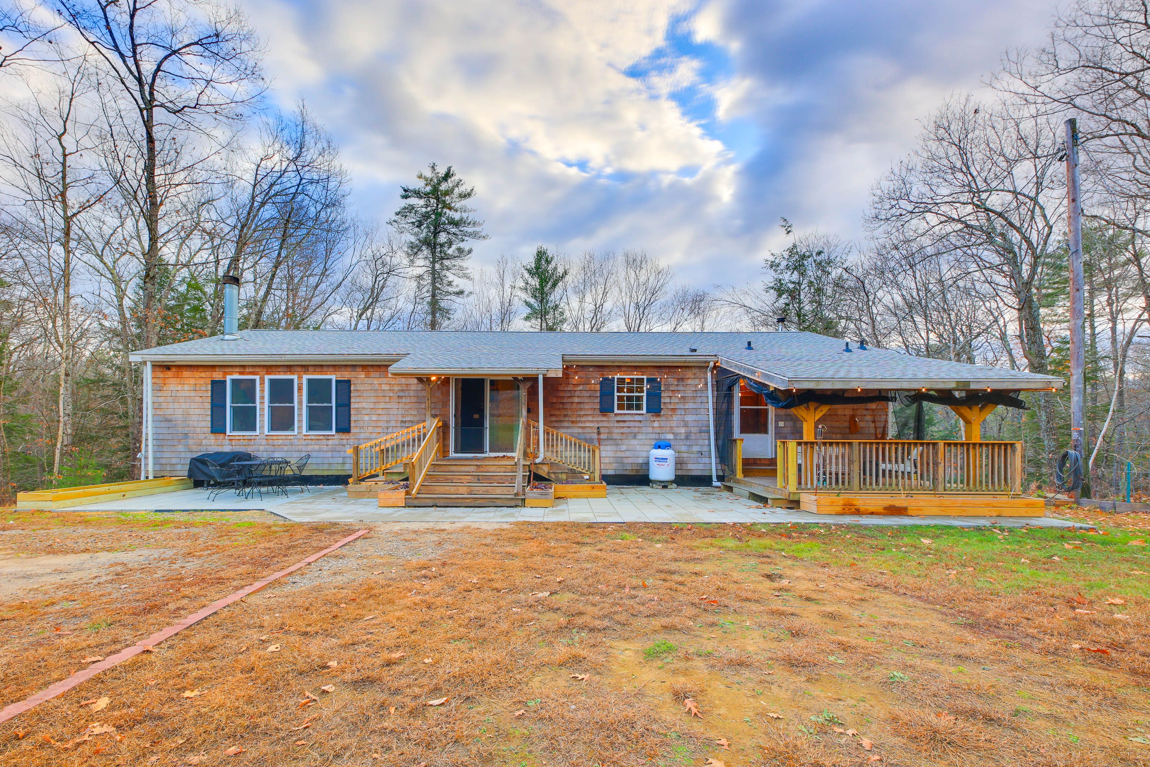 Parking | Driveway (5 Vehicles) | RV/Trailer Parking
