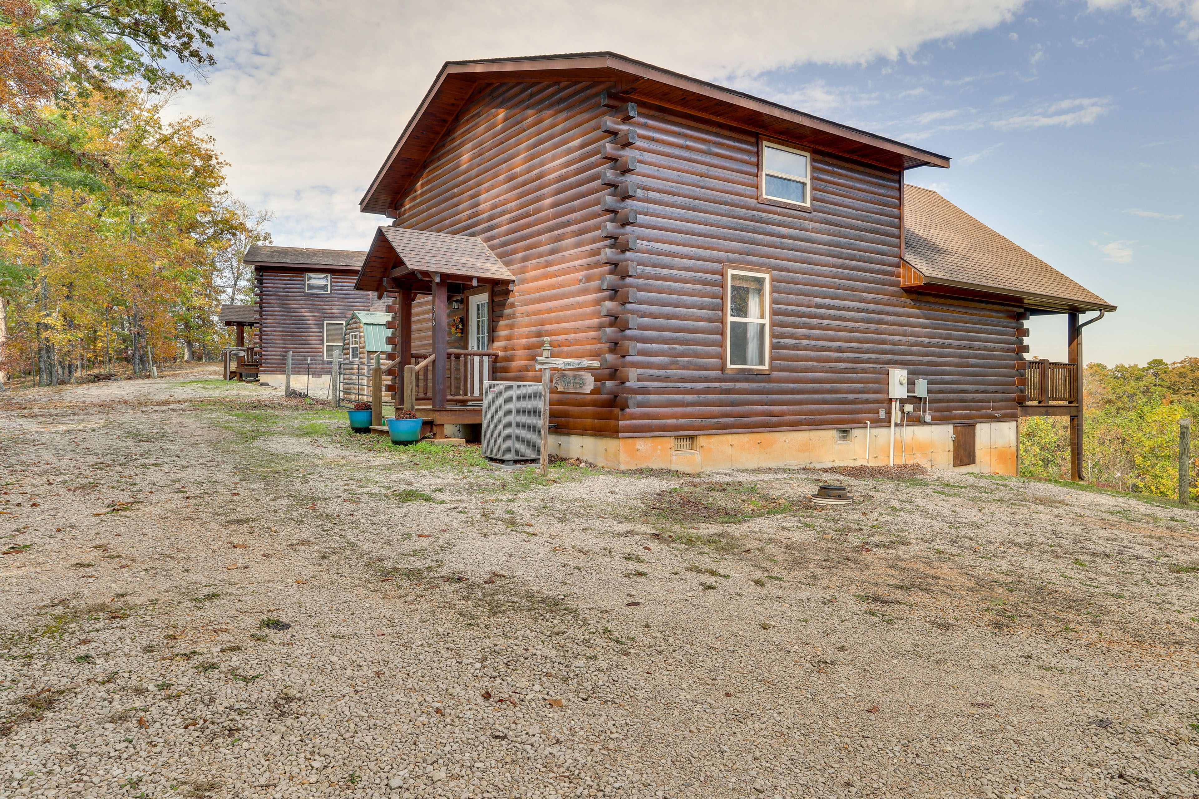 Parking | Gravel Driveway (6 Vehicles)