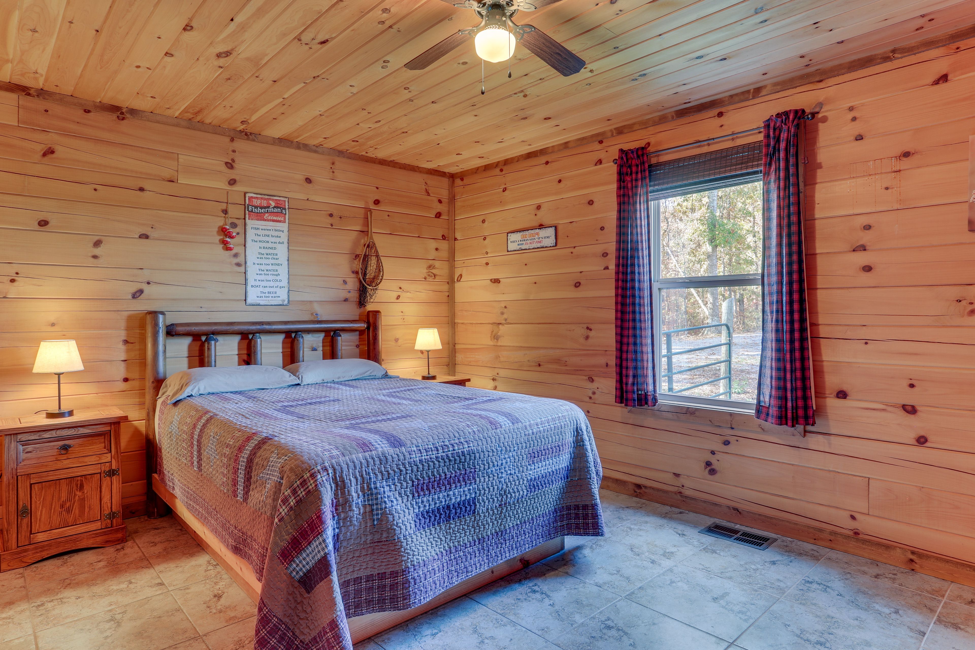 Bedroom 2 | Queen Bed | 1st Floor | Hangers
