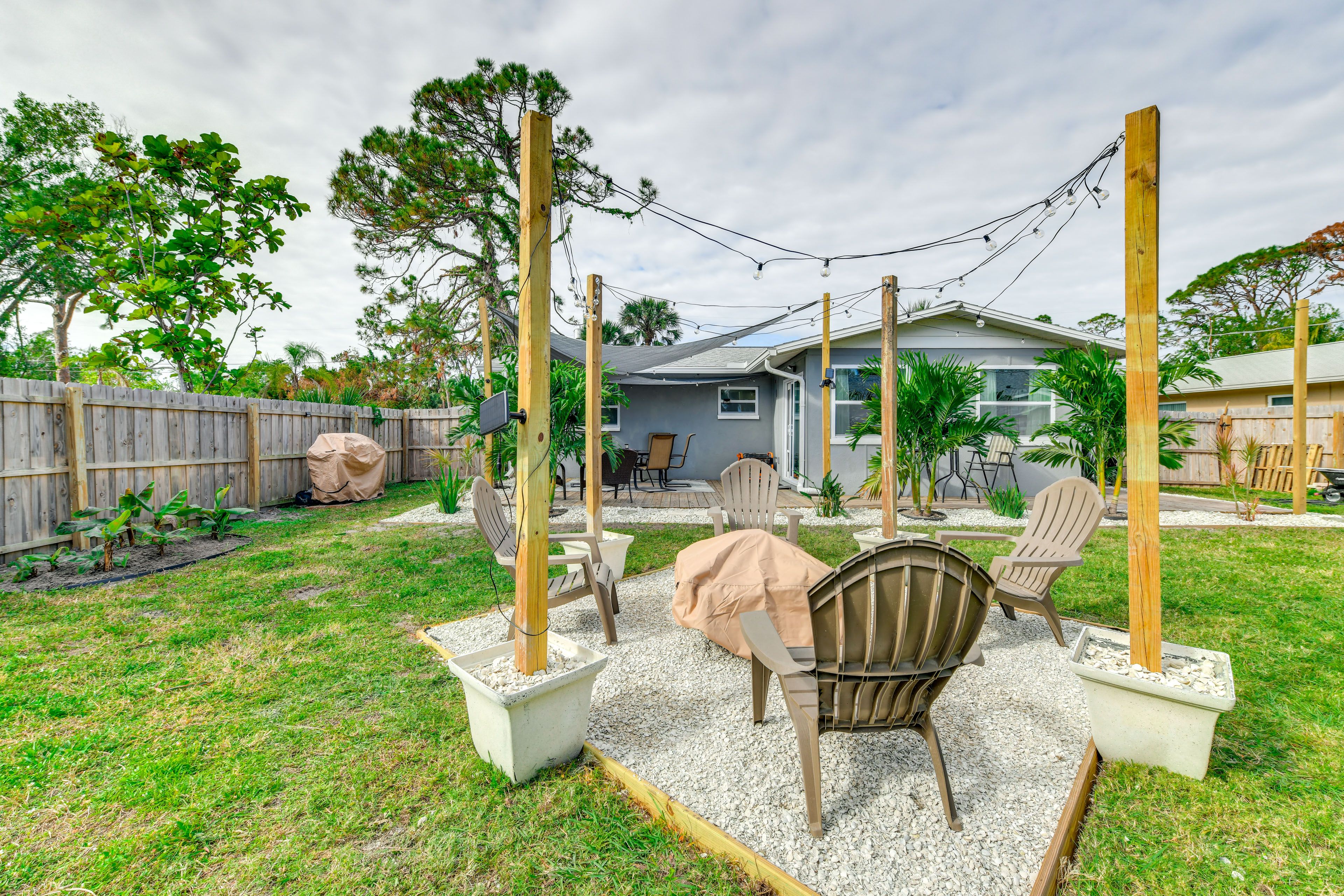 Fire Pit w/ Seating