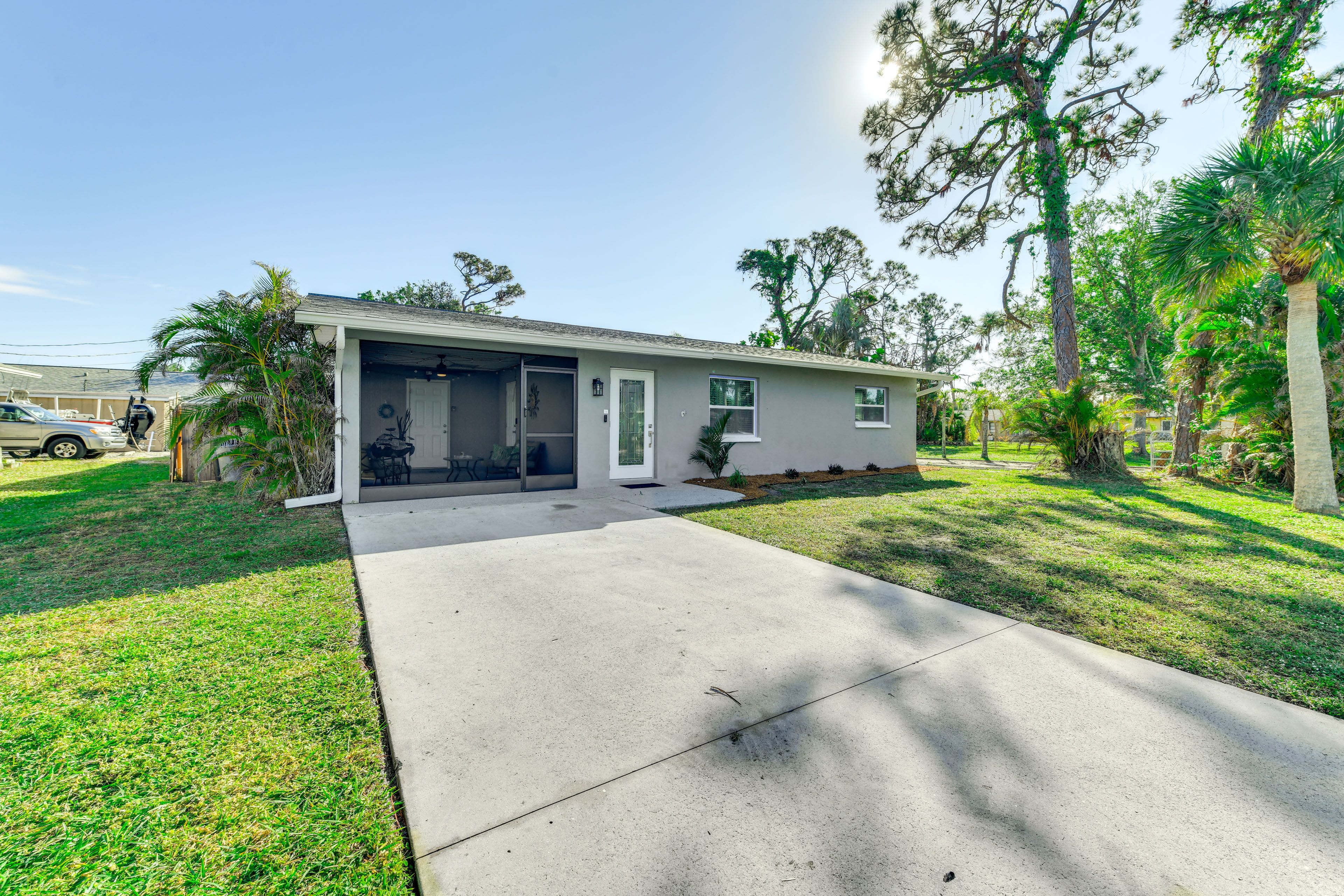 Parking | Driveway (2 Vehicles) | Free Street Parking | RV/Trailer Parking