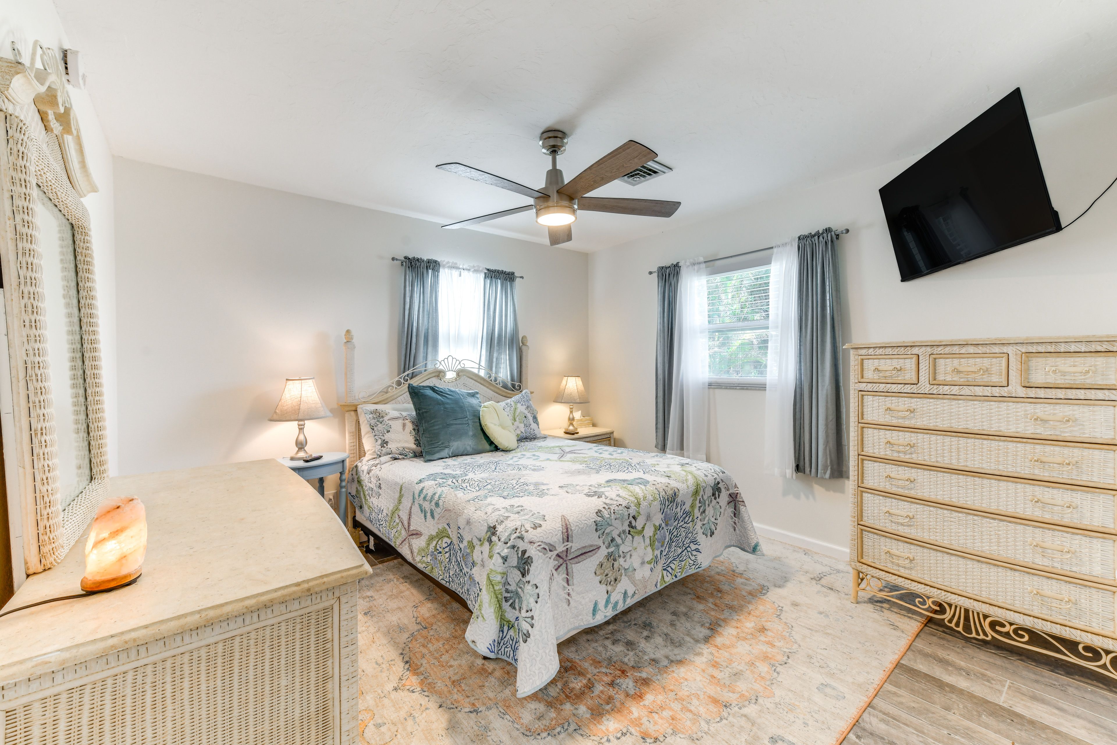 Bedroom 2 | Full Bed | Smart TV