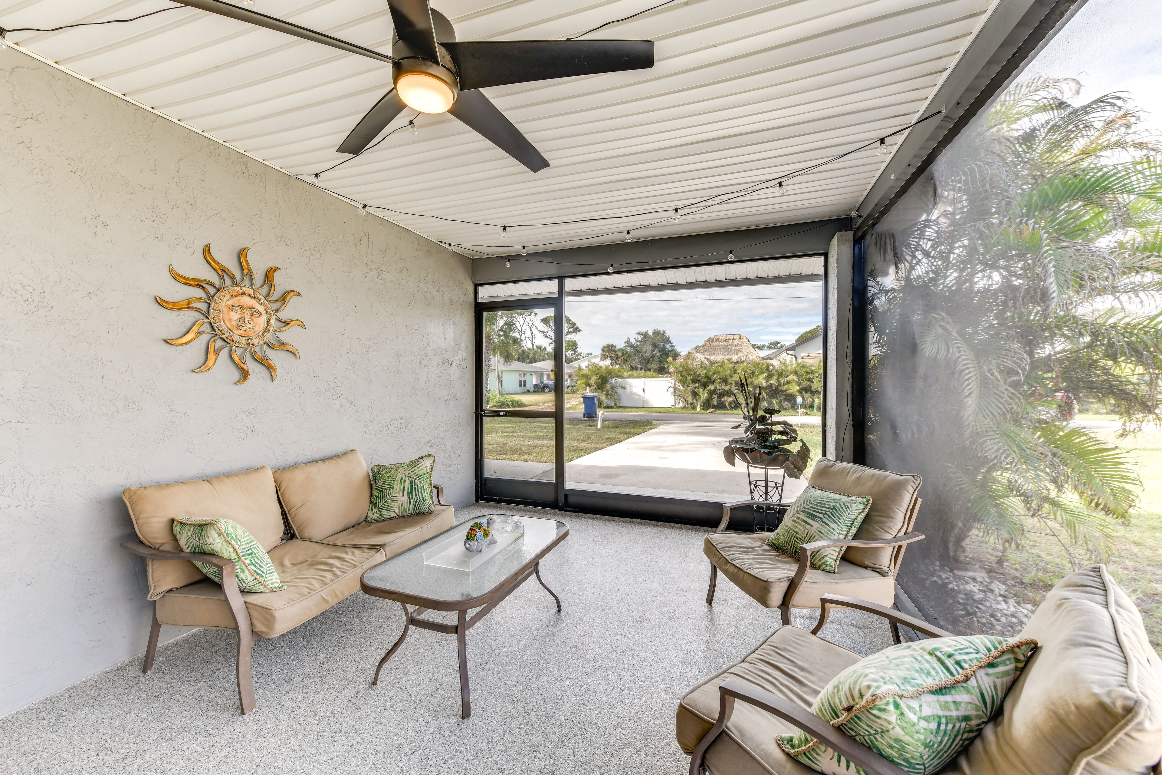 Lanai | Outdoor Seating