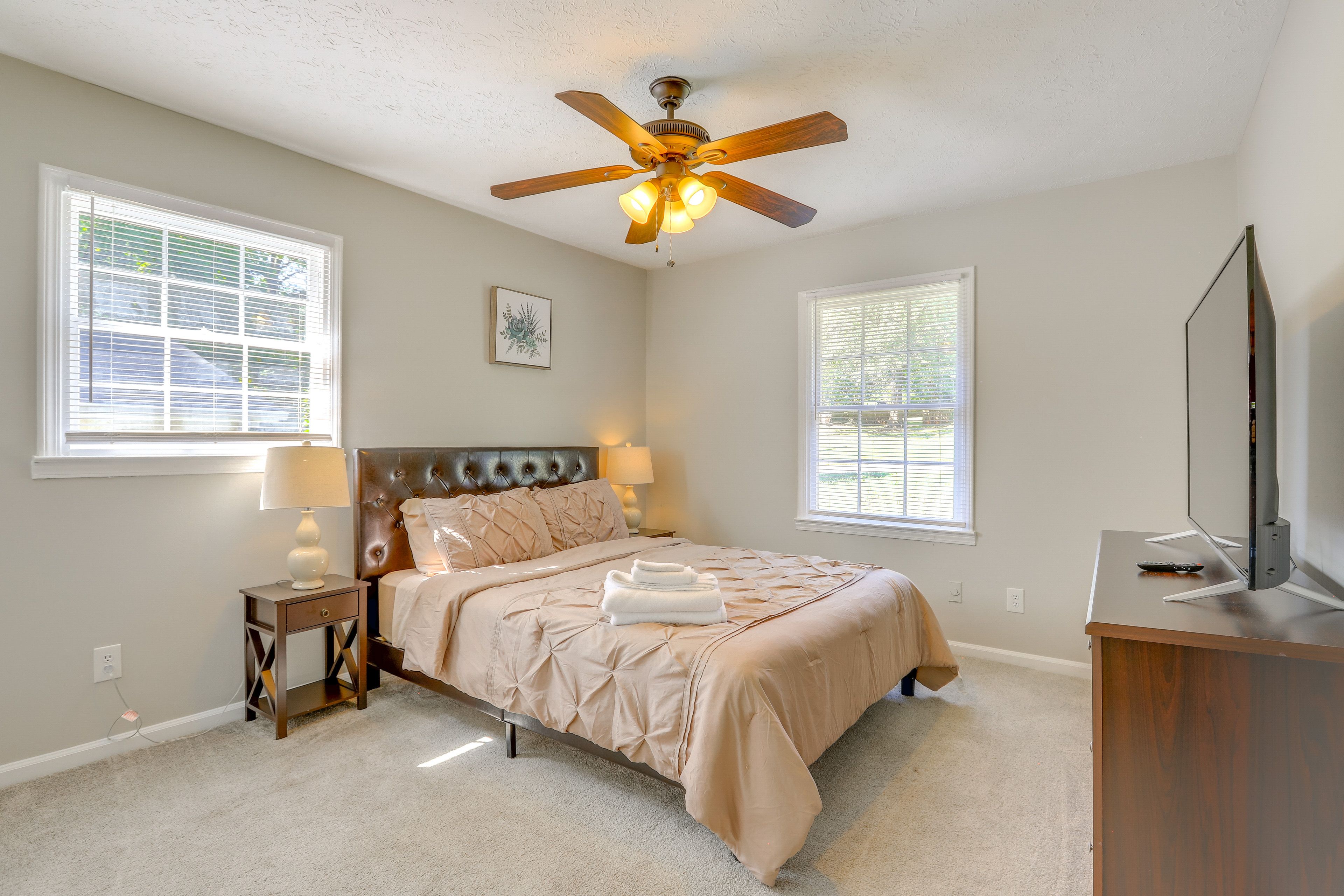 Bedroom 2 | Queen Bed | 1st Floor