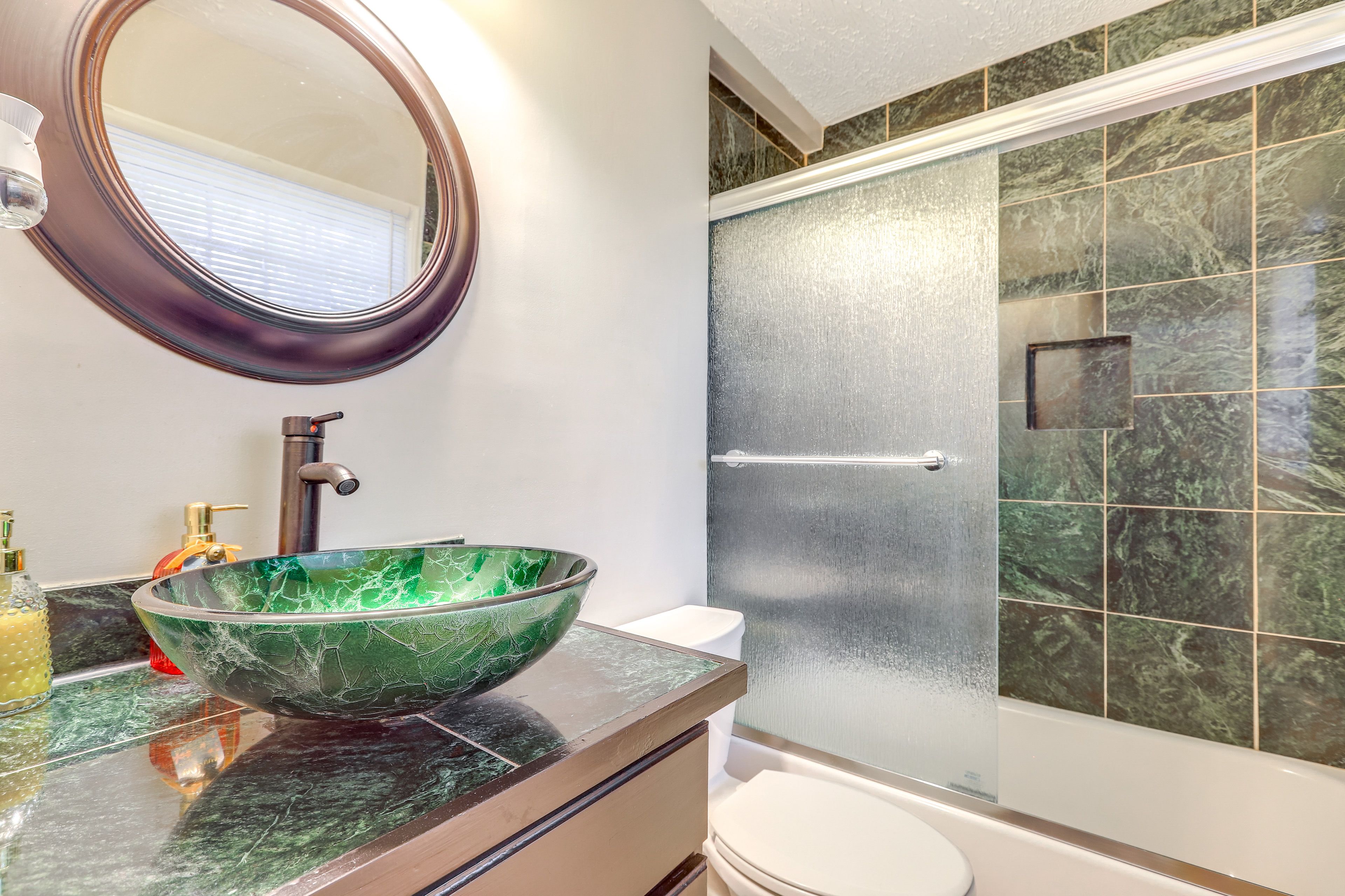 Full Bathroom | Towels Provided | 1st Floor