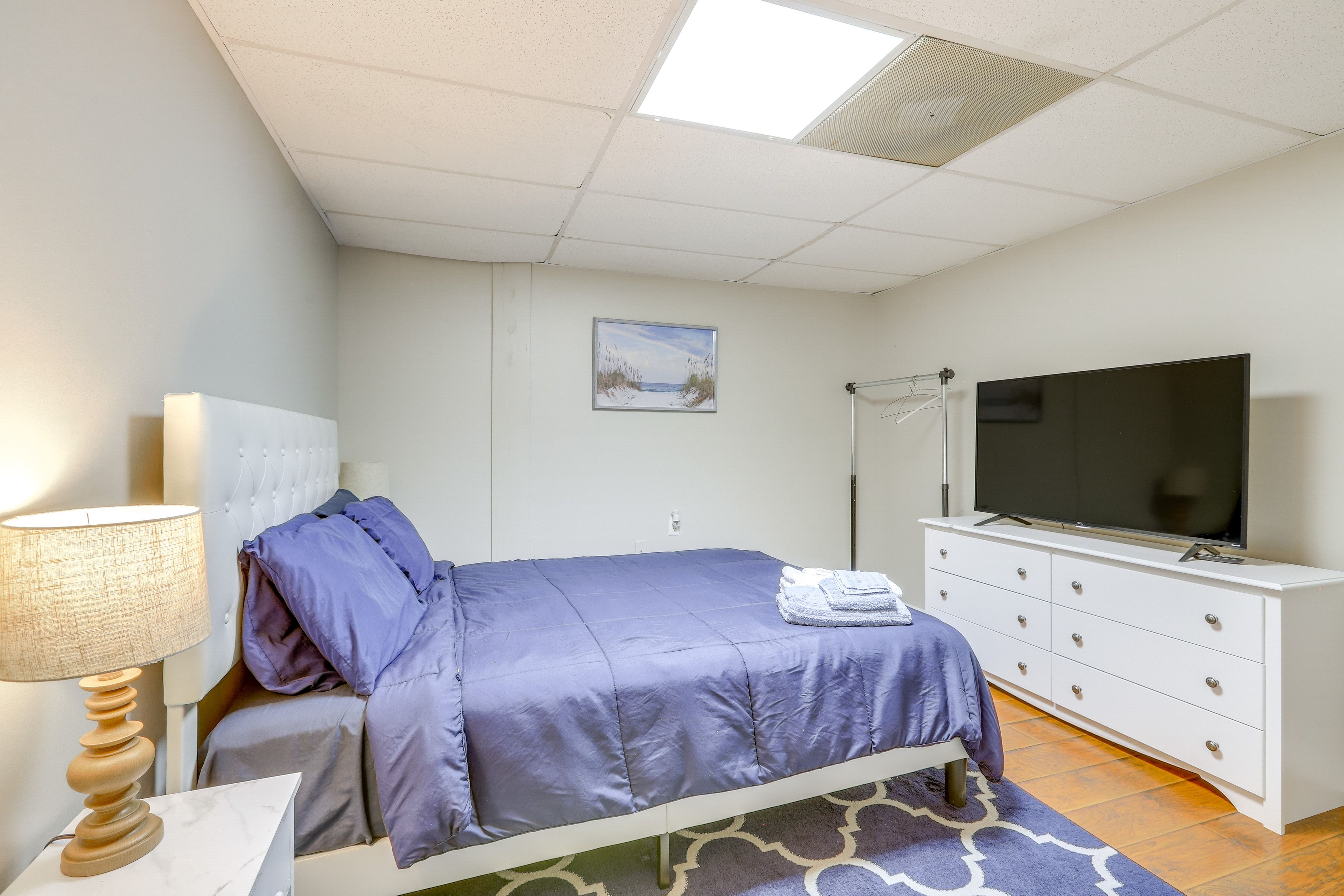 Bedroom 6 | Queen Bed | Basement Level