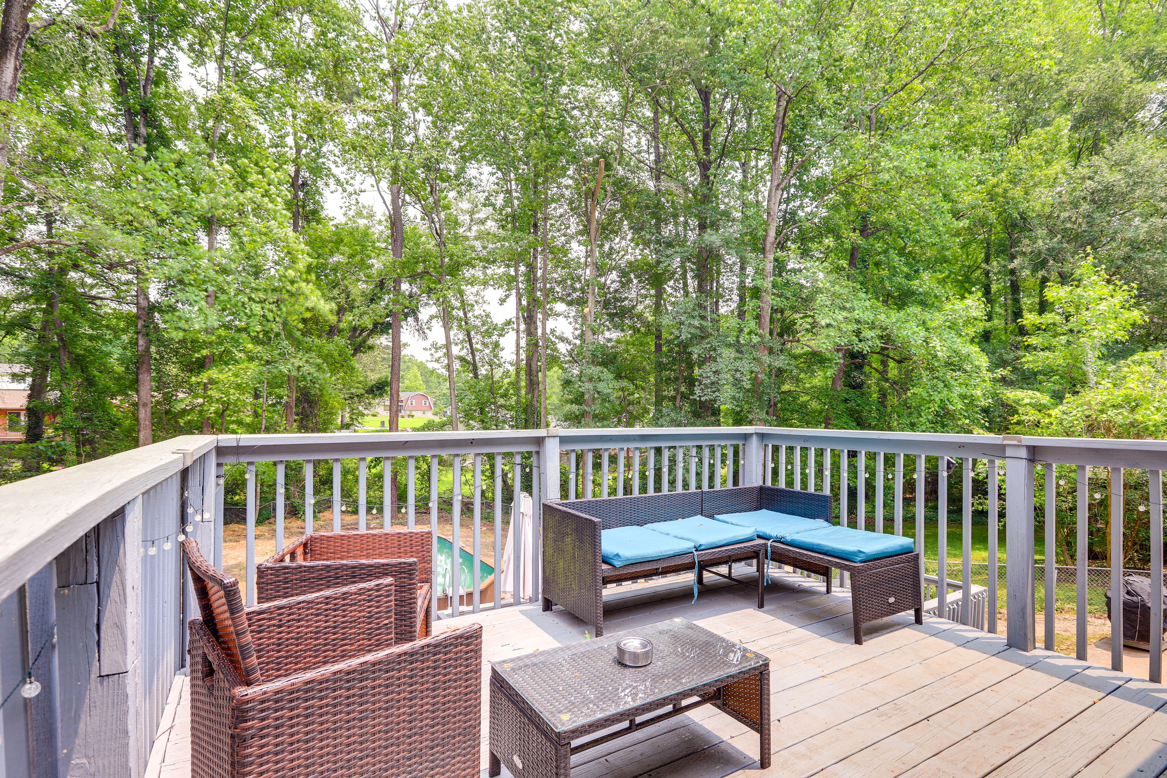Upper Deck | Dining Area | Gas & Charcoal Grills