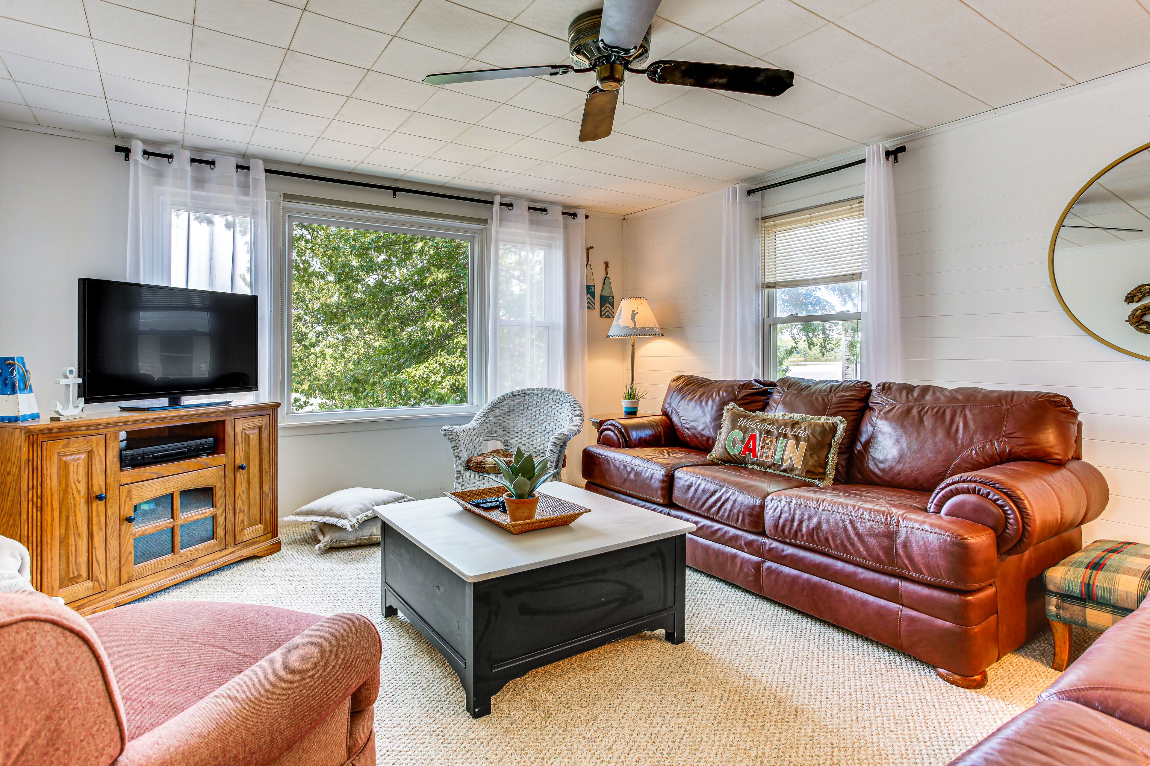 Living Room | Upper Level | Free WiFi