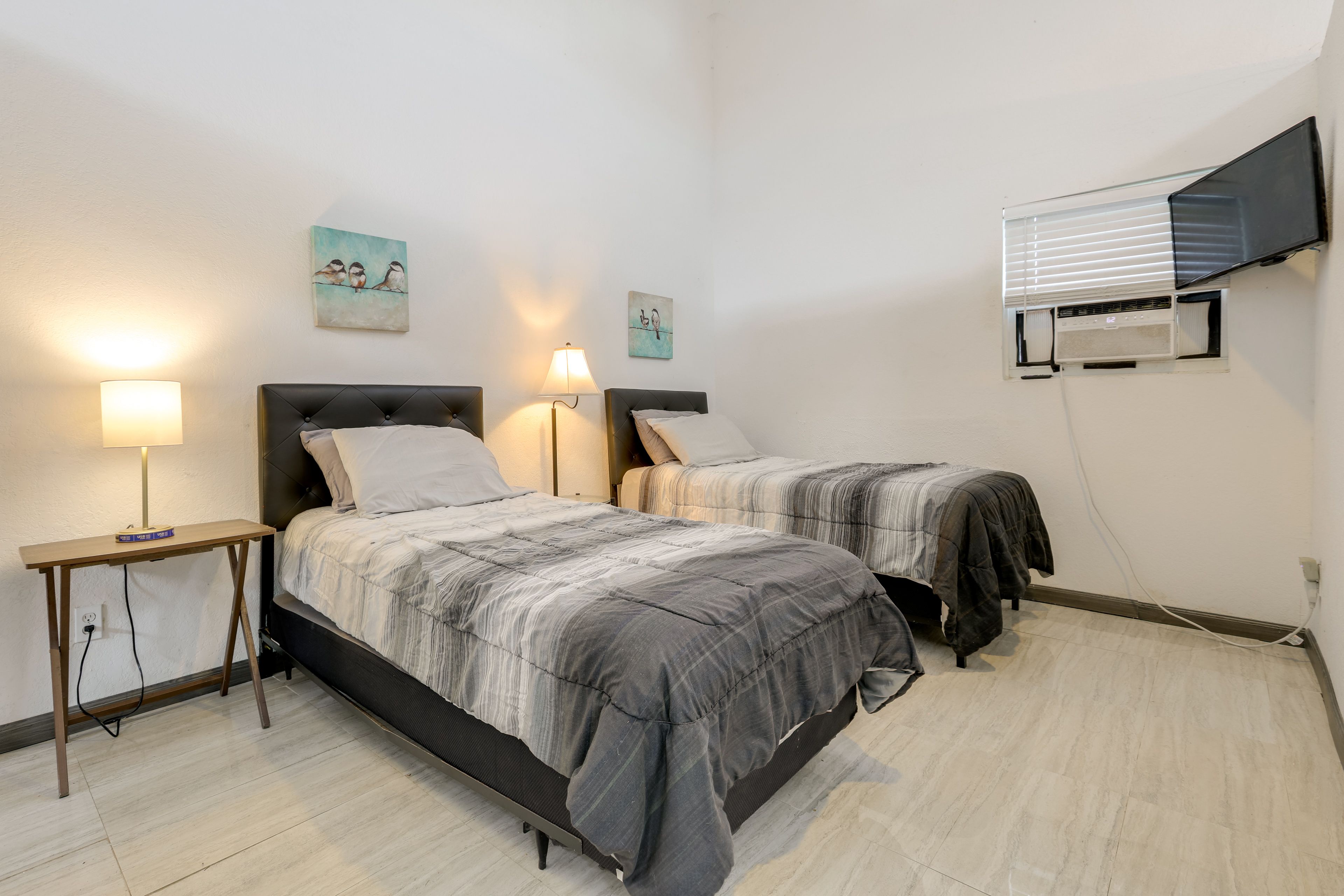 Bedroom | 2 Twin Beds | Linens Provided