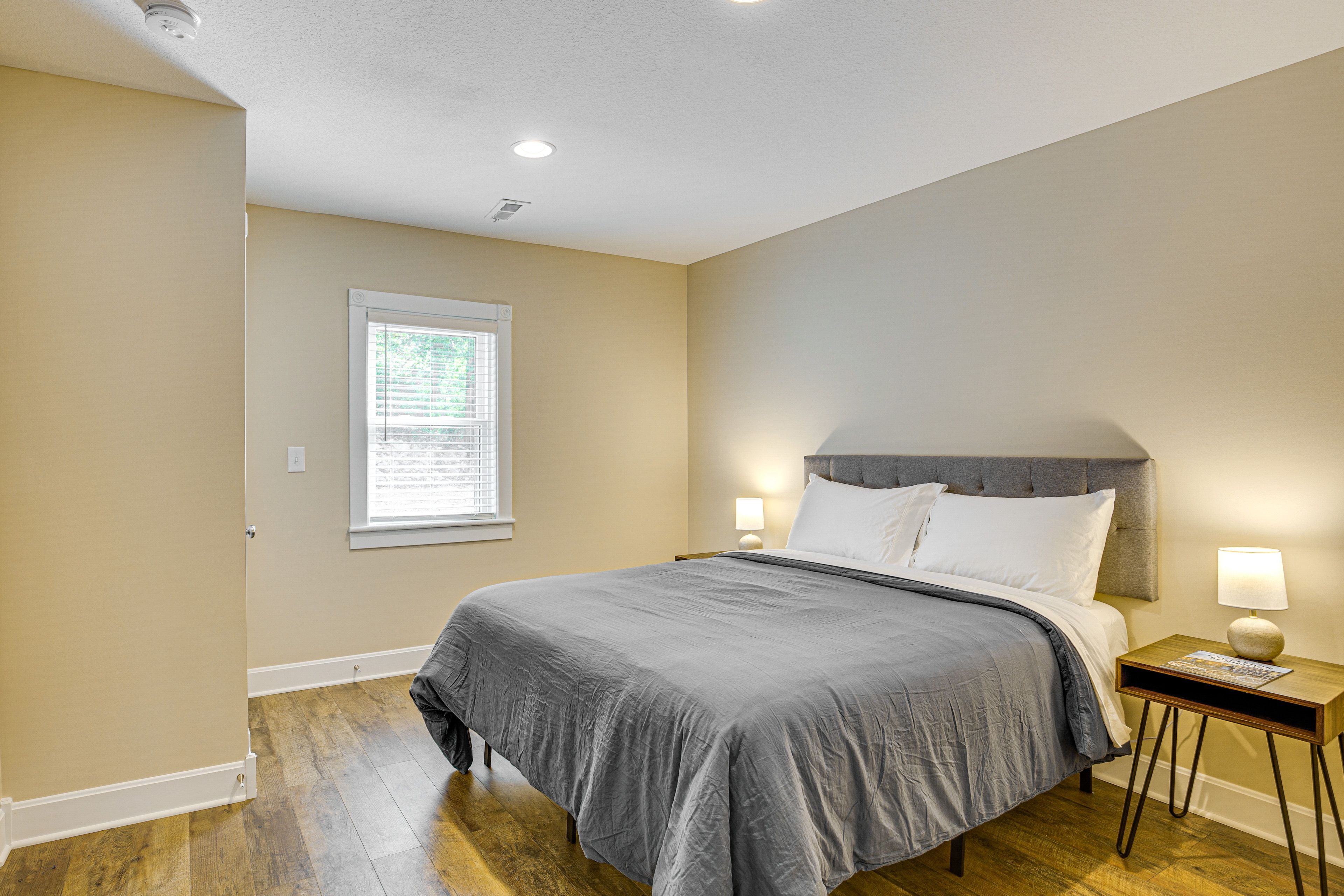Bedroom 2 | Queen Bed | Shared En-Suite Bathroom | 1st Floor