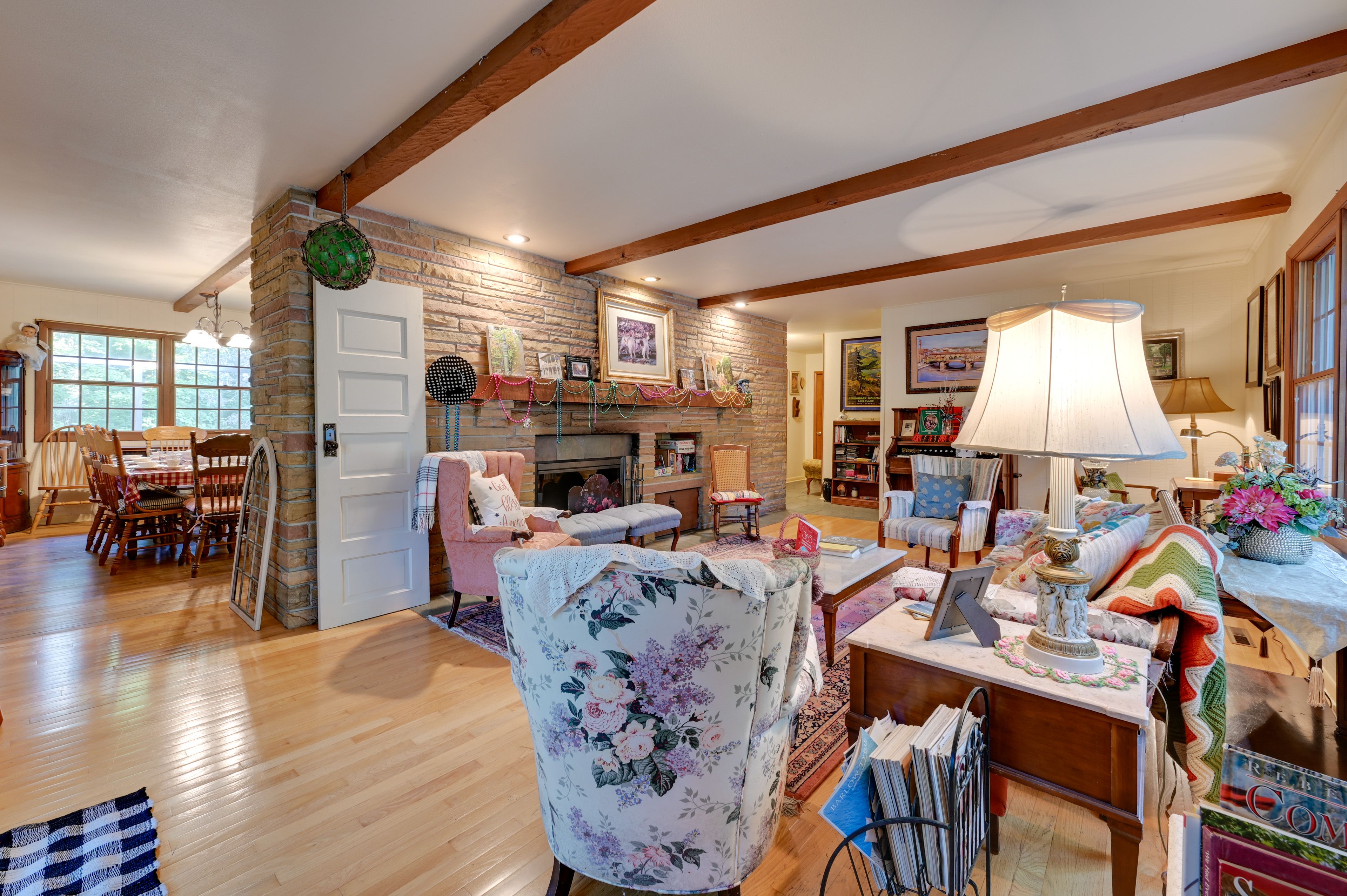 Living Room | Free WiFi | Central A/C & Heating