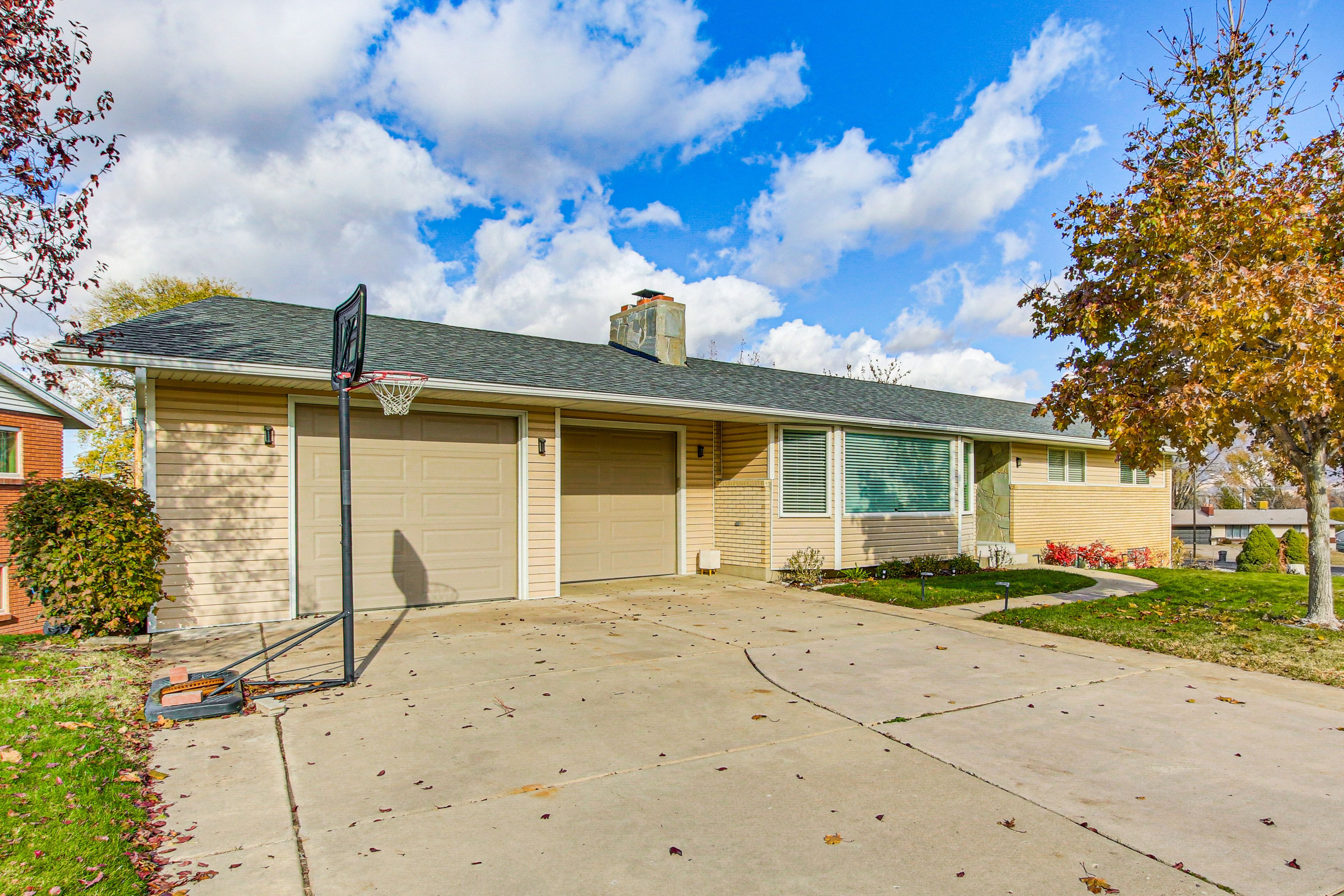 Parking | Garage (1 Vehicle) | Driveway (2 Vehicles)