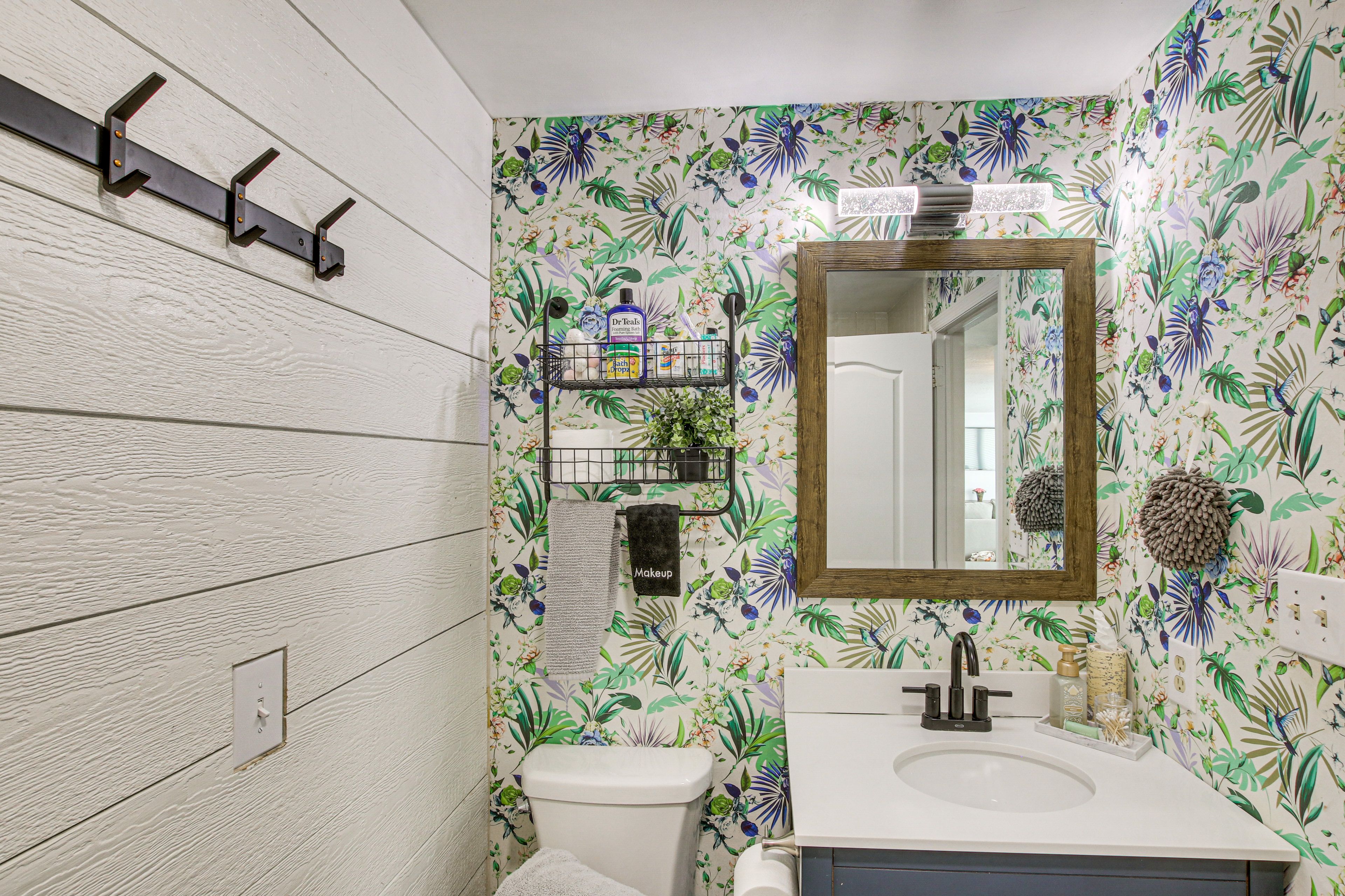Full Bathroom | Bathtub/Shower | Towels Provided | Main Level