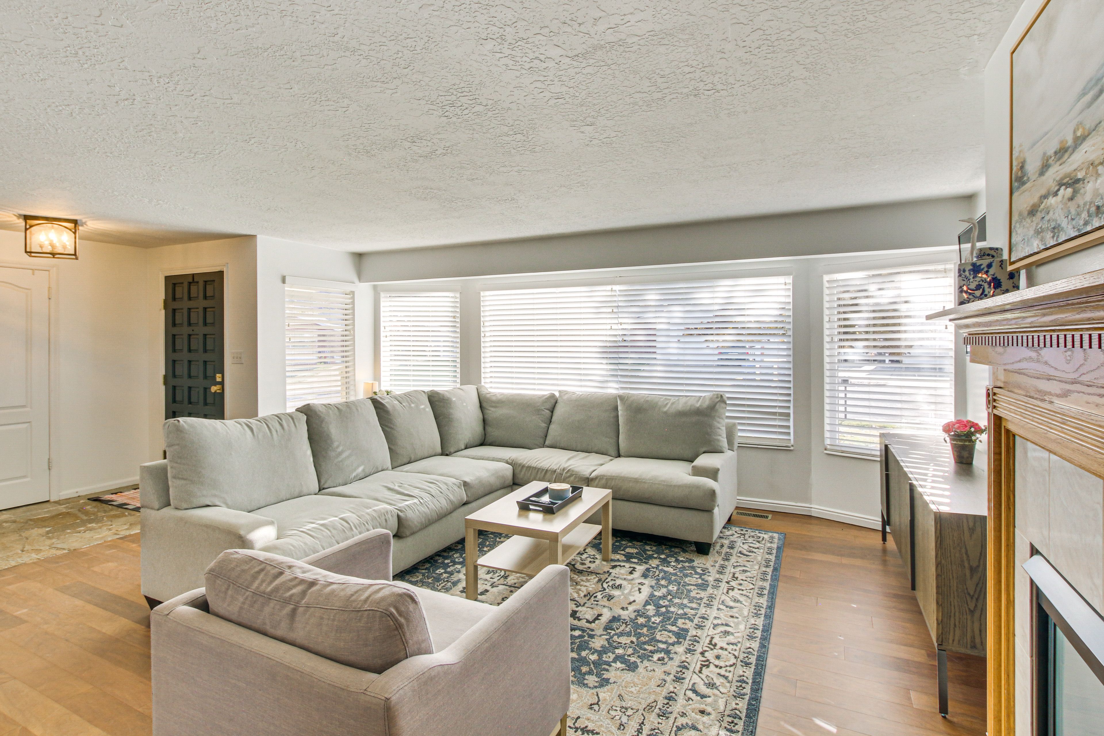 Living Room | Smart TV | Fireplace | Main Level