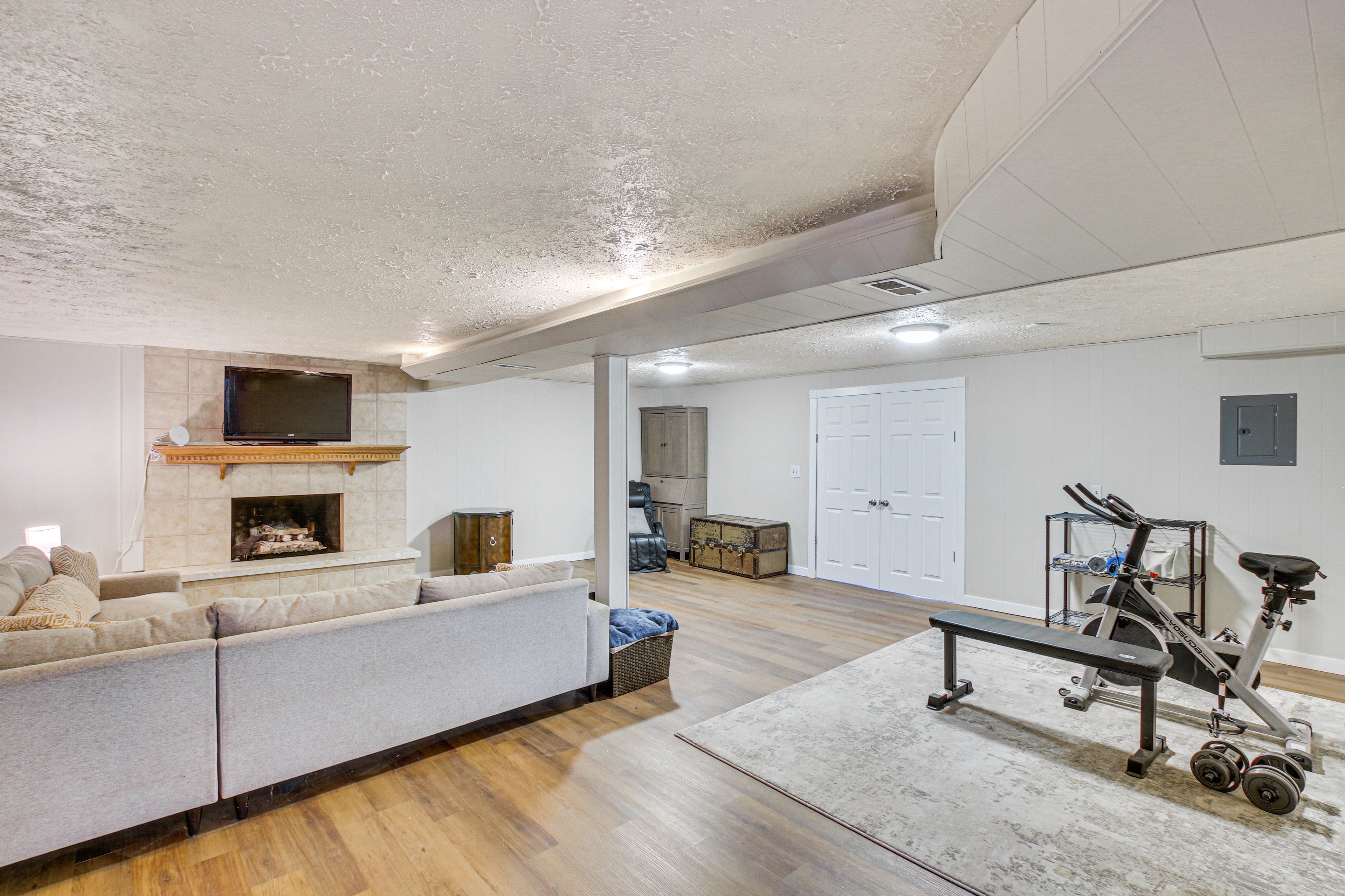 Family Room | Smart TV | Board Games | Books | Lower Level