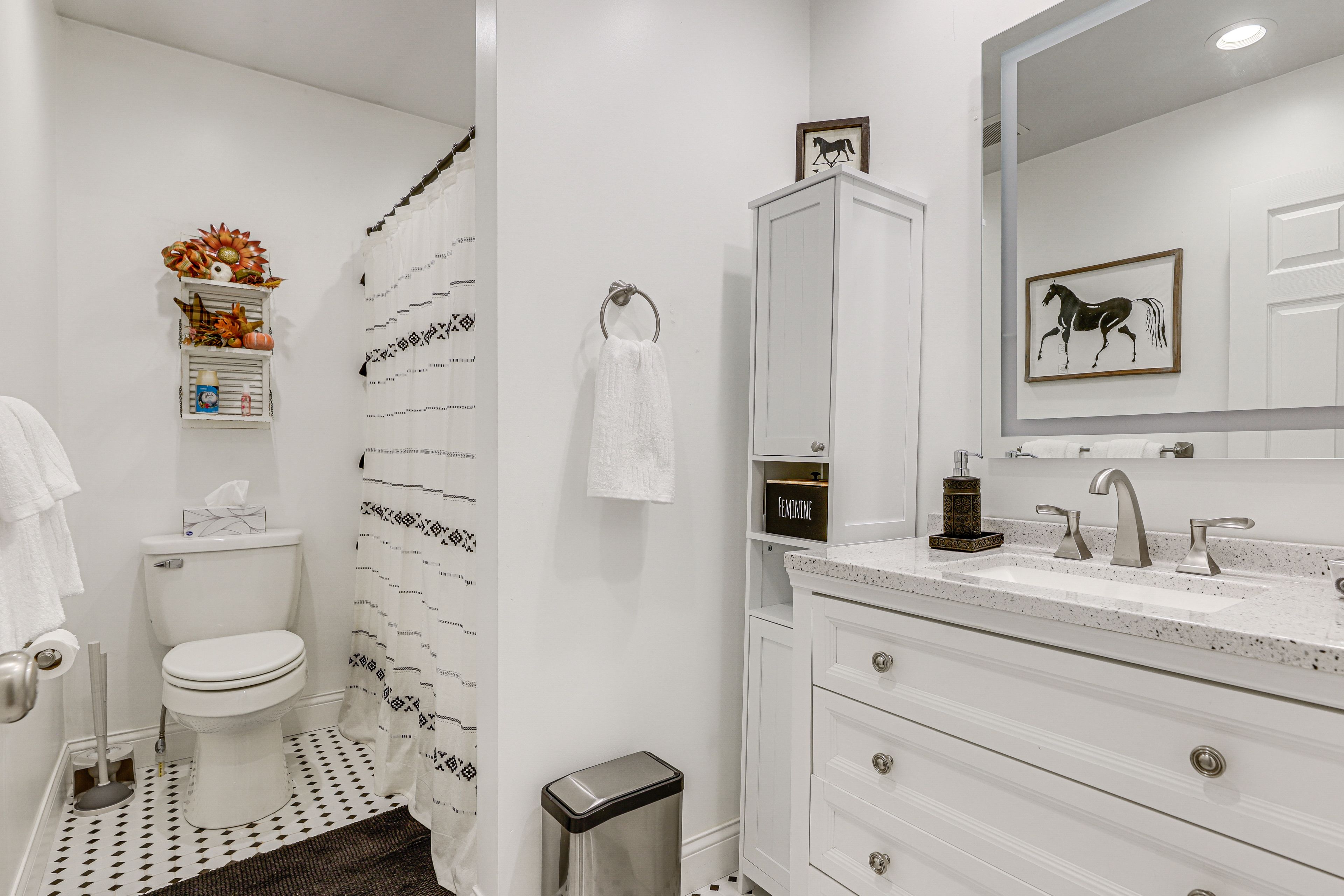 Full Bathroom | Main Floor | Towels Provided