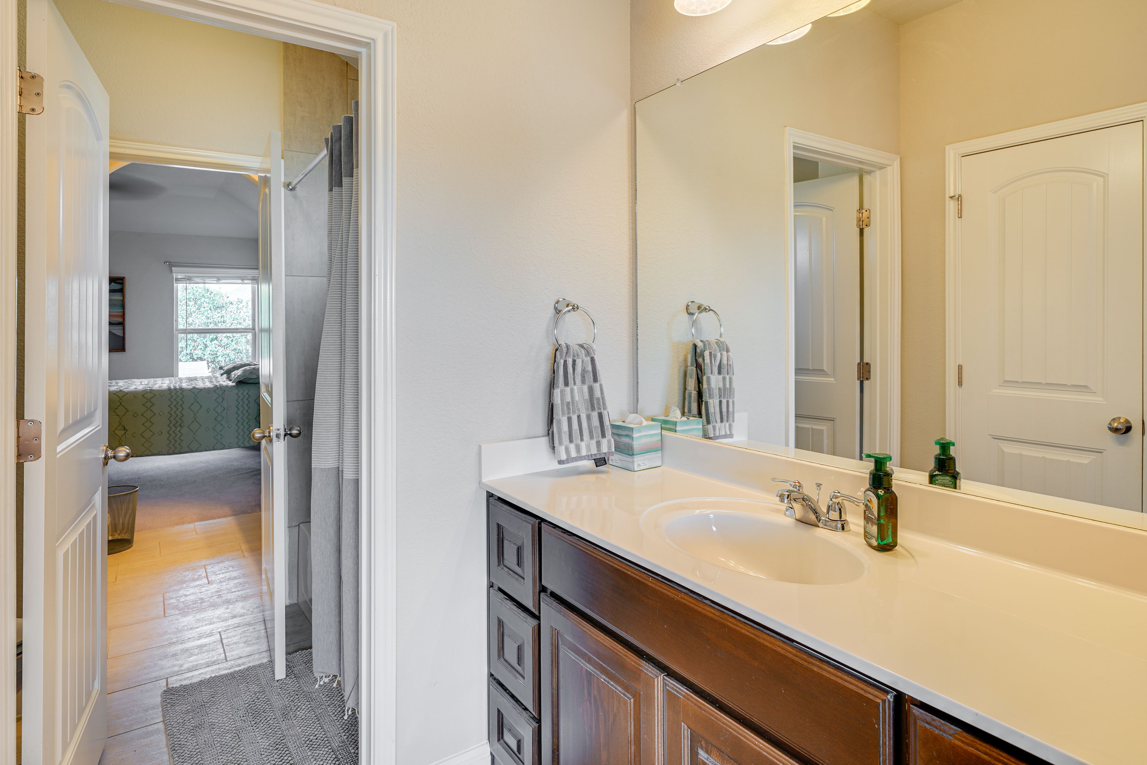 Full Bathroom | 2nd Floor
