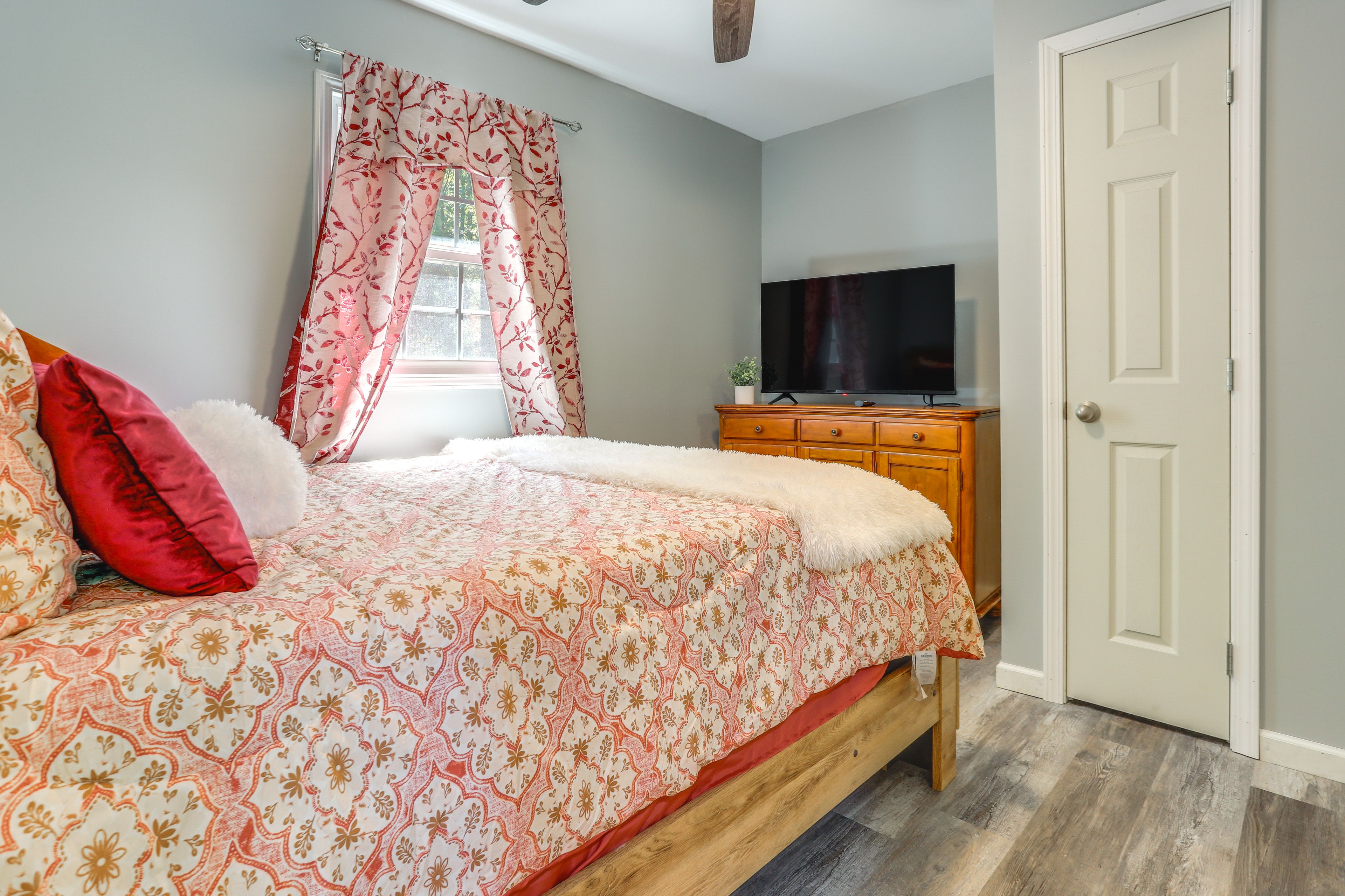Bedroom 2 | Queen Bed