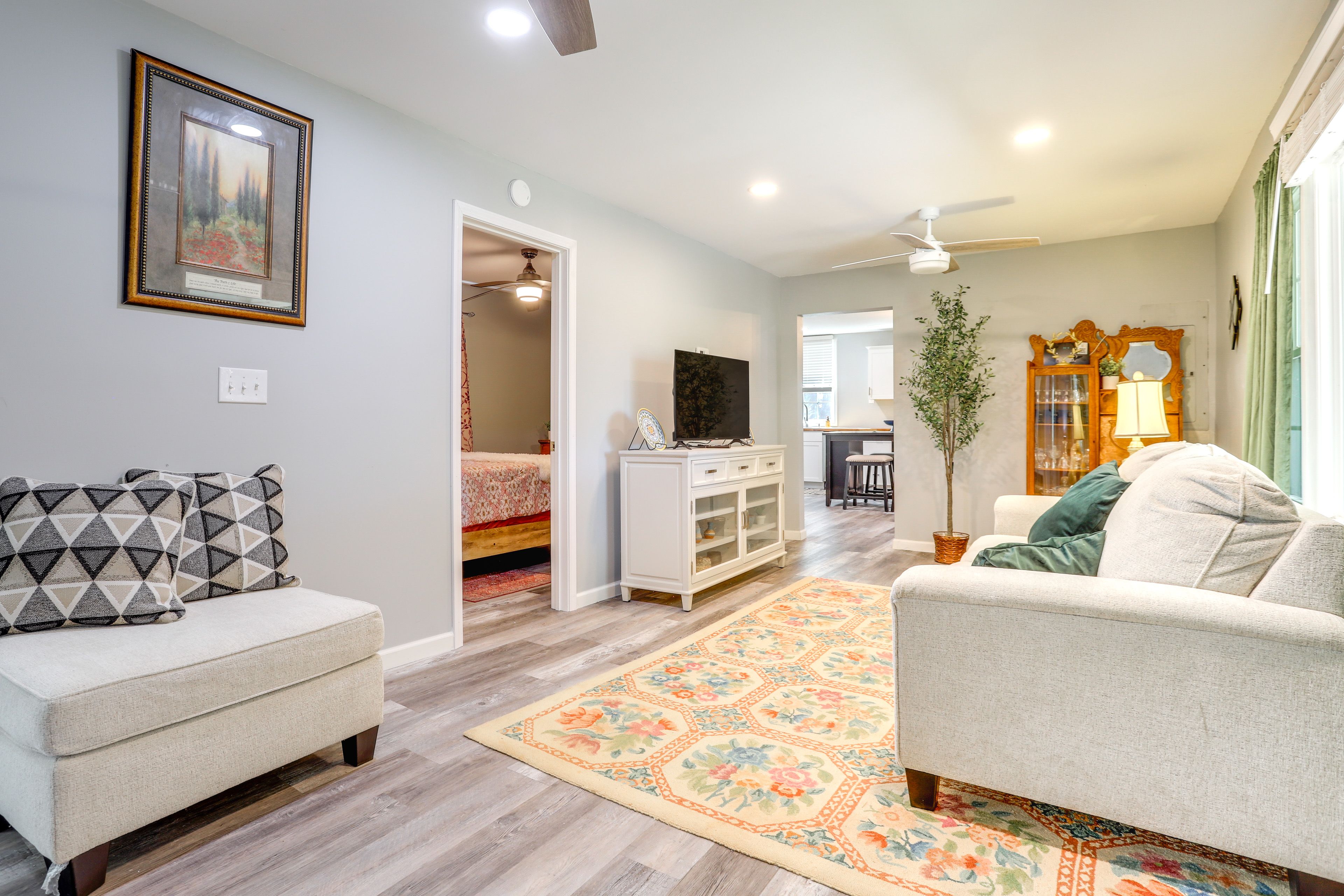 Summerville Vacation Rental | 3BR | 1BA | 700 Sq Ft | Stairs to Enter