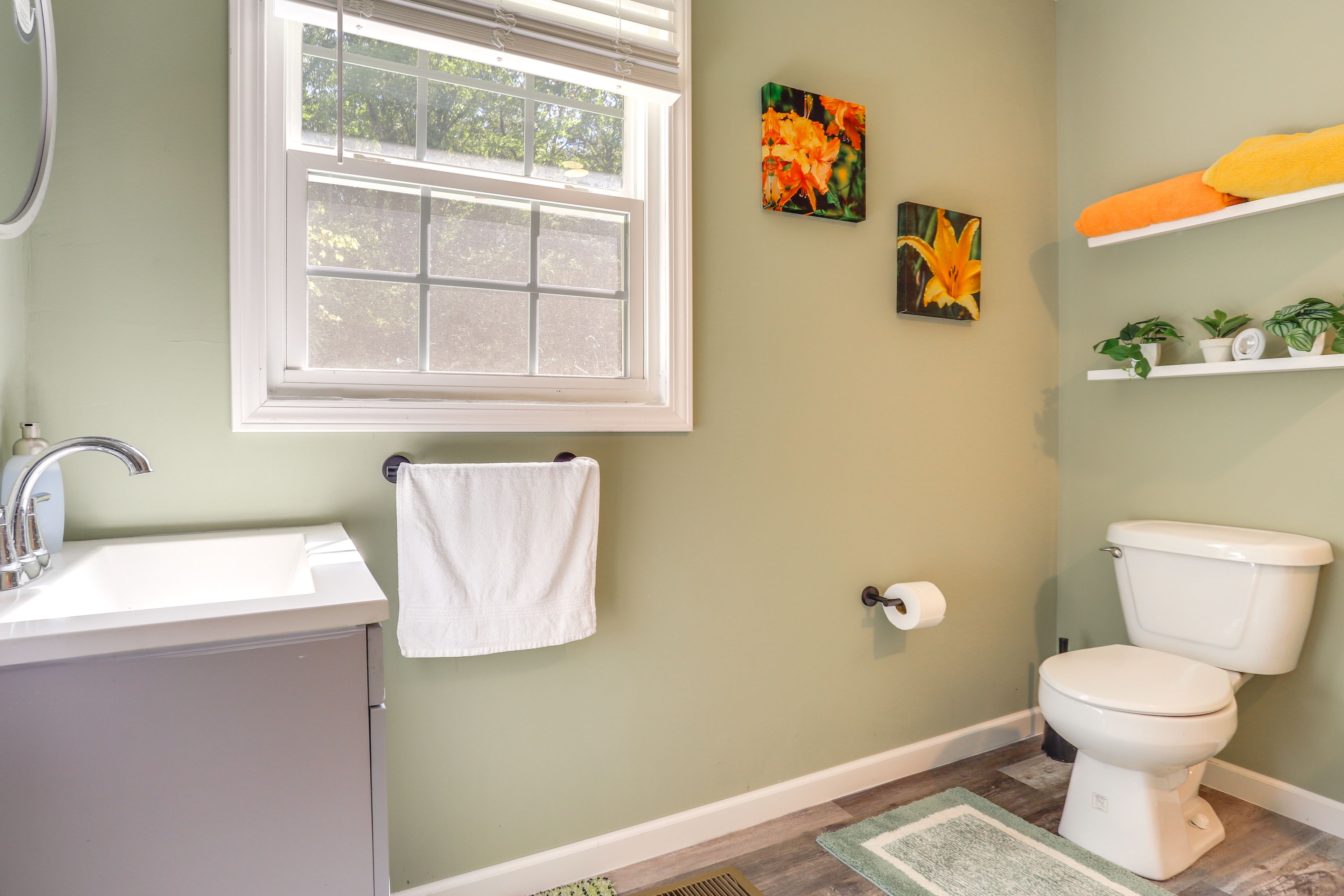 Bathroom | Complimentary Toiletries | Towels Provided