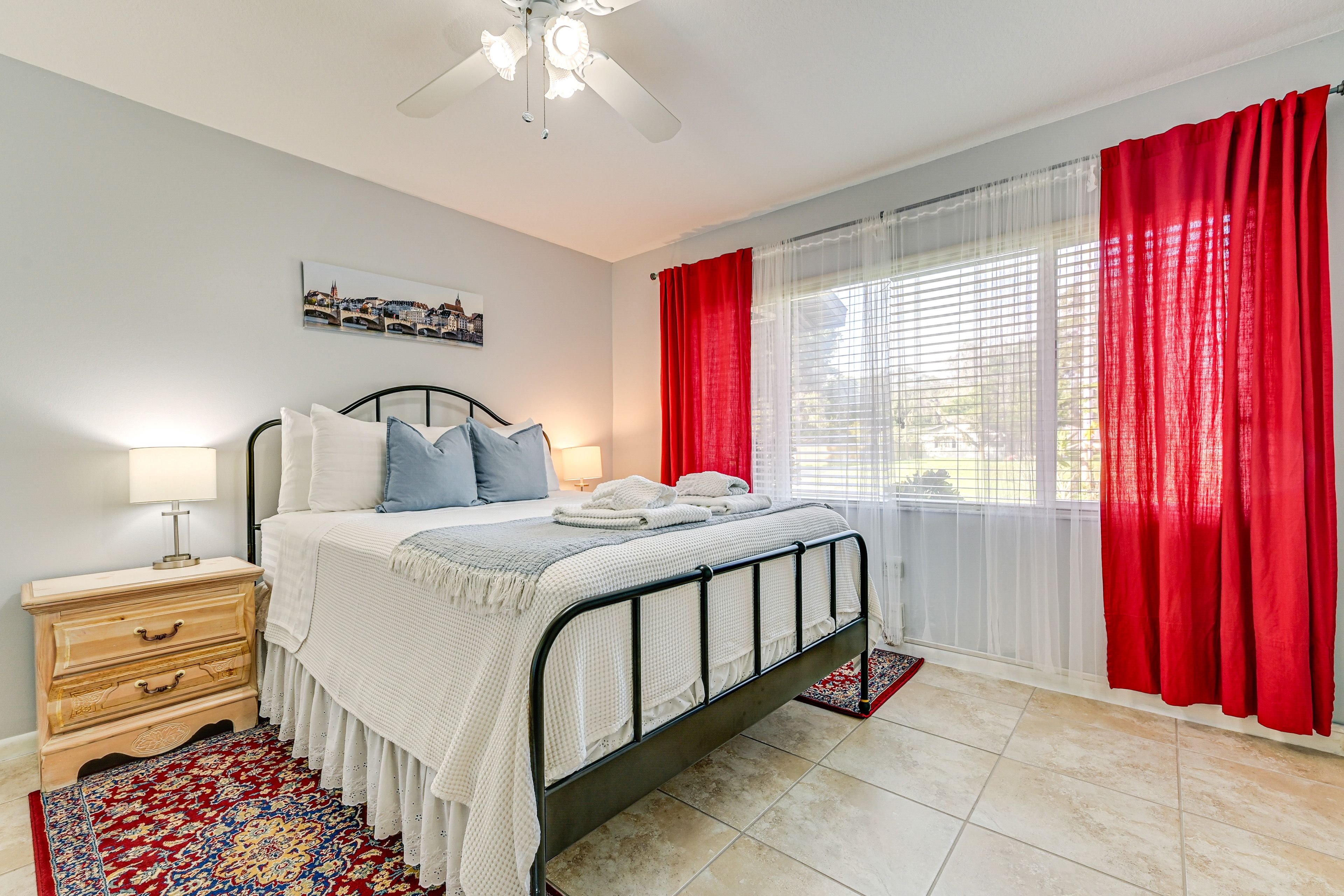 Bedroom 2 | Queen Bed | Smart TV