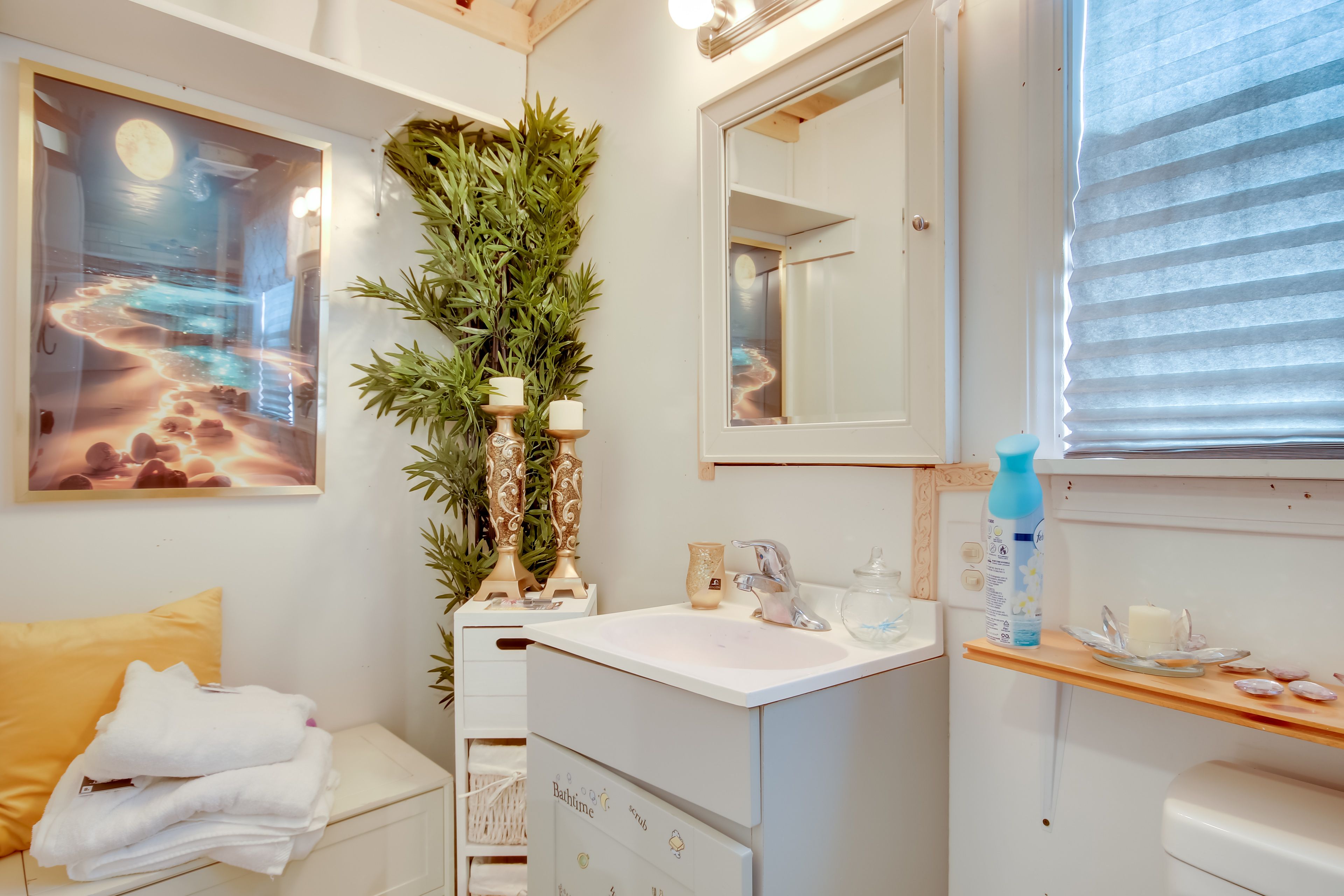 Full Bathroom | Shower | Complimentary Toiletries | Towels Provided