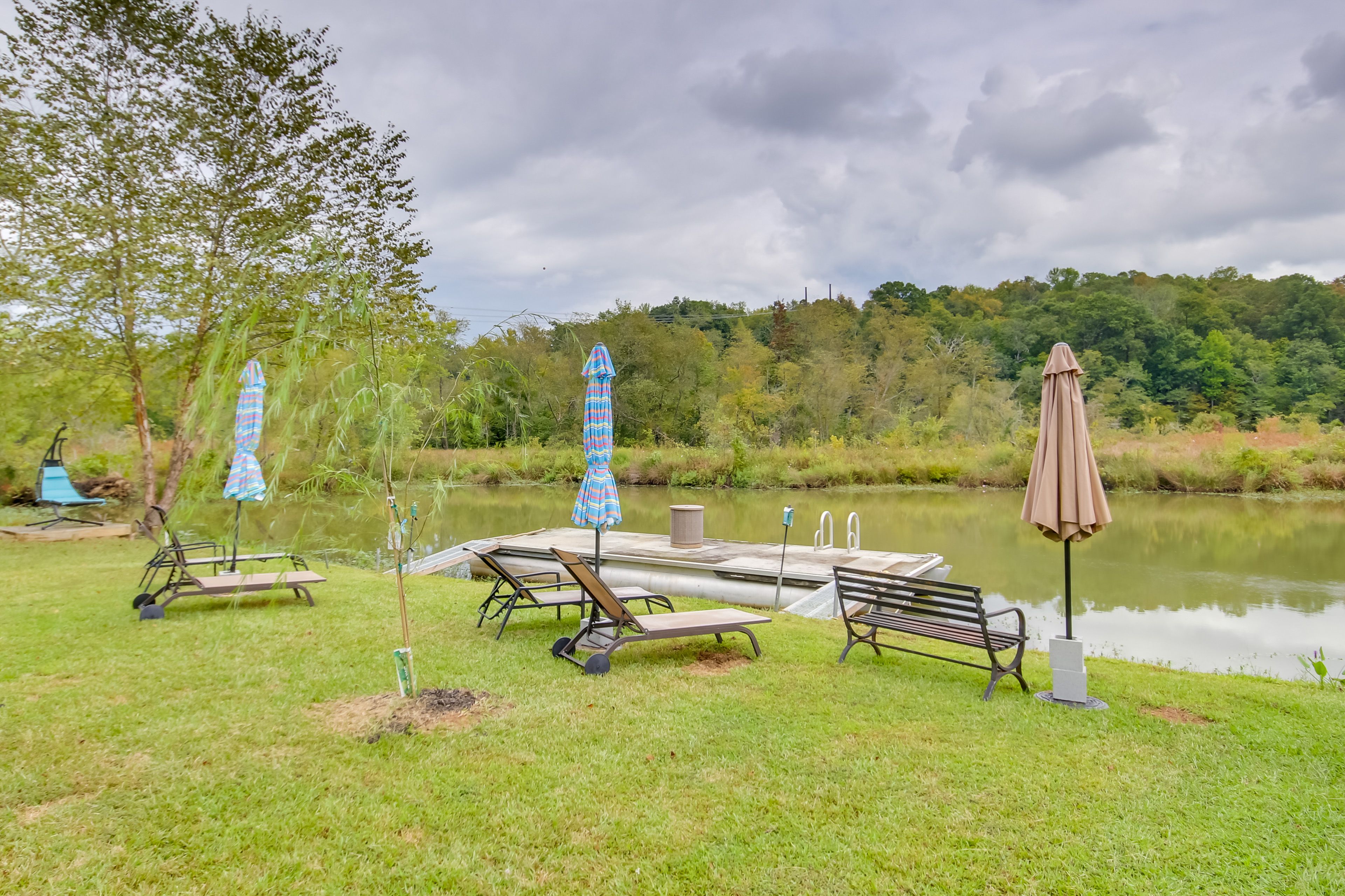 Shared Dock | Lounge Seating | Umbrellas