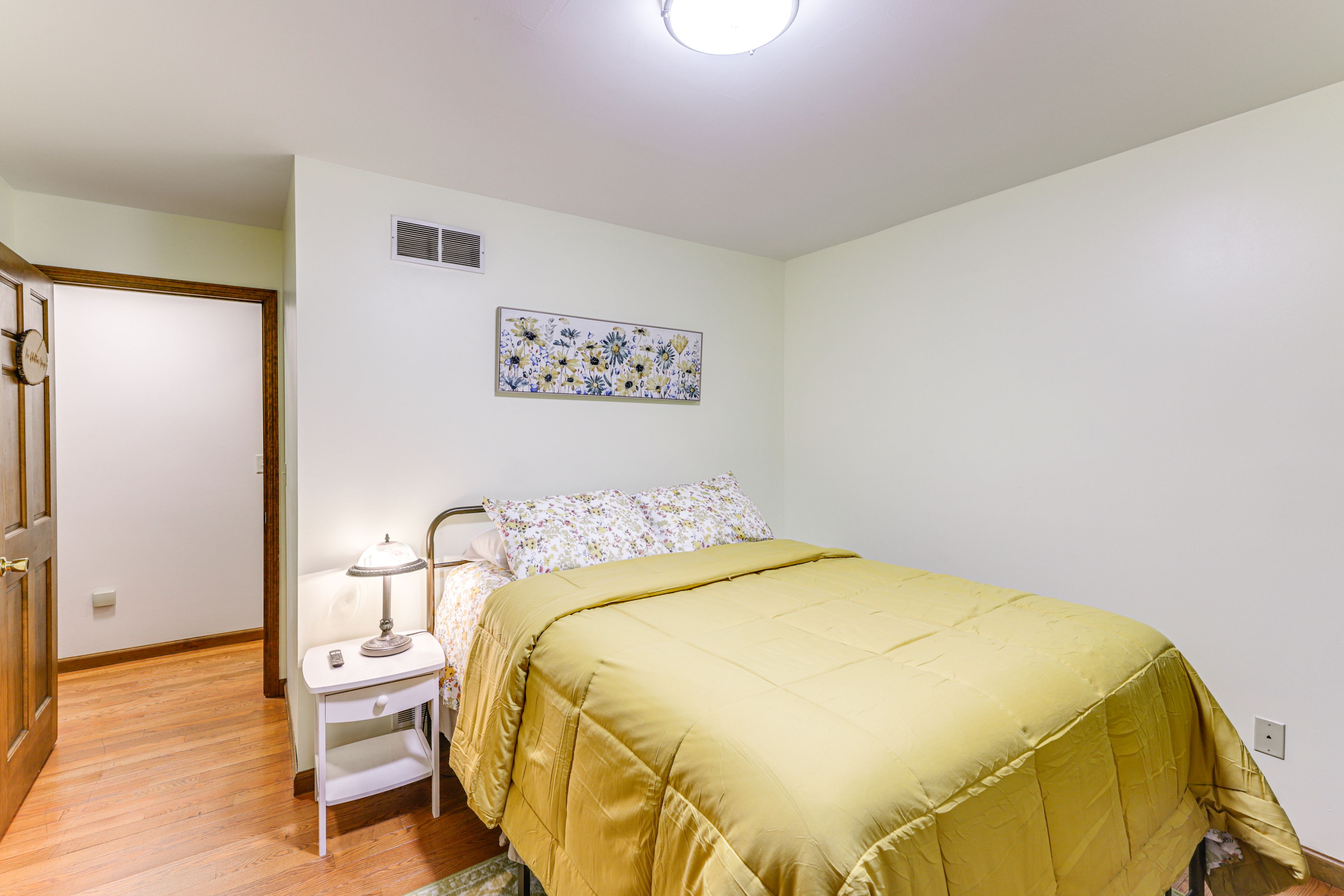 Bedroom 1 | 1st Floor | Queen Bed | Linens Provided