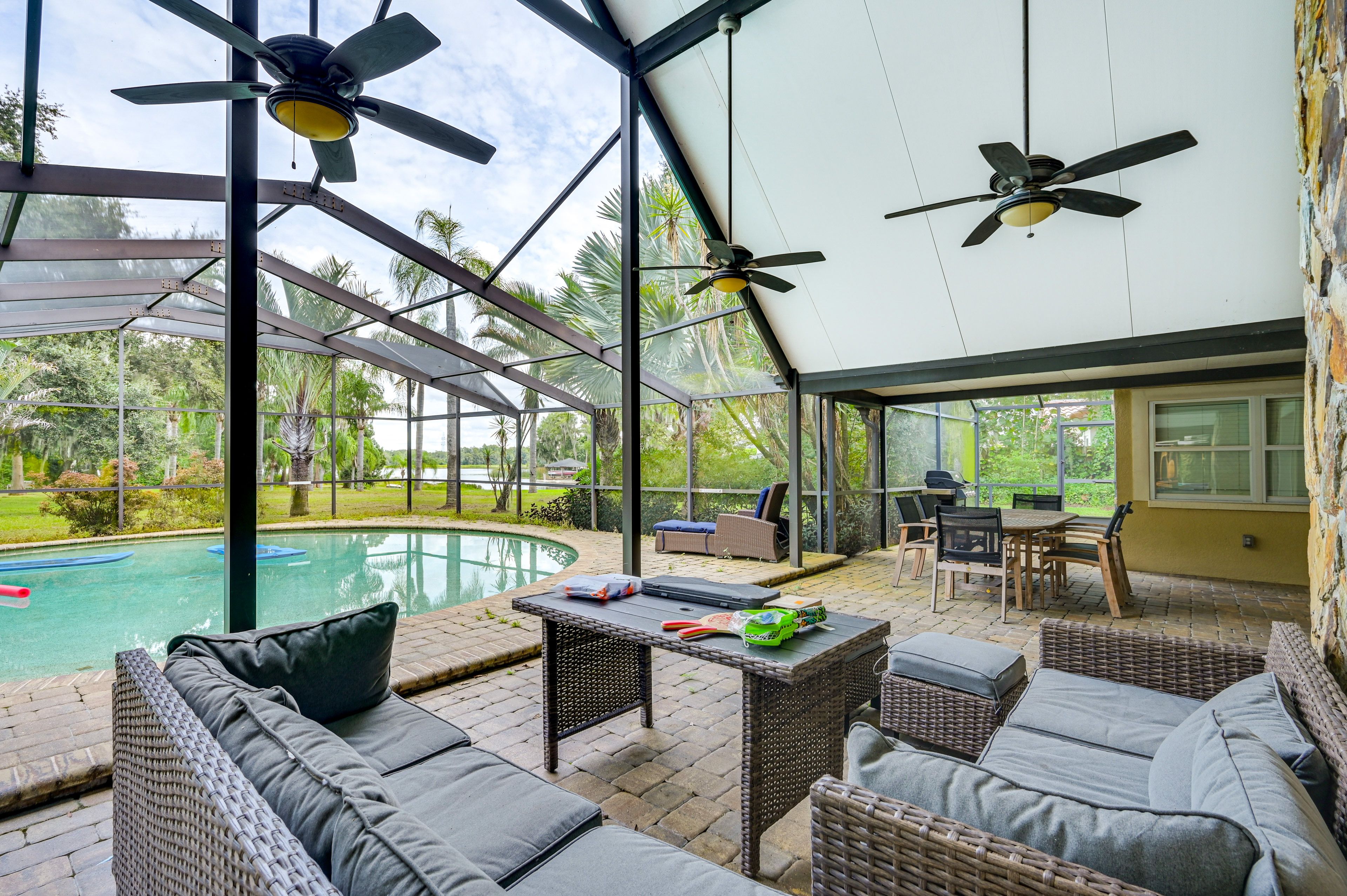 Lutz Vacation Rental | 3BR | 3BA | 1 Step Required | 2,320 Sq Ft