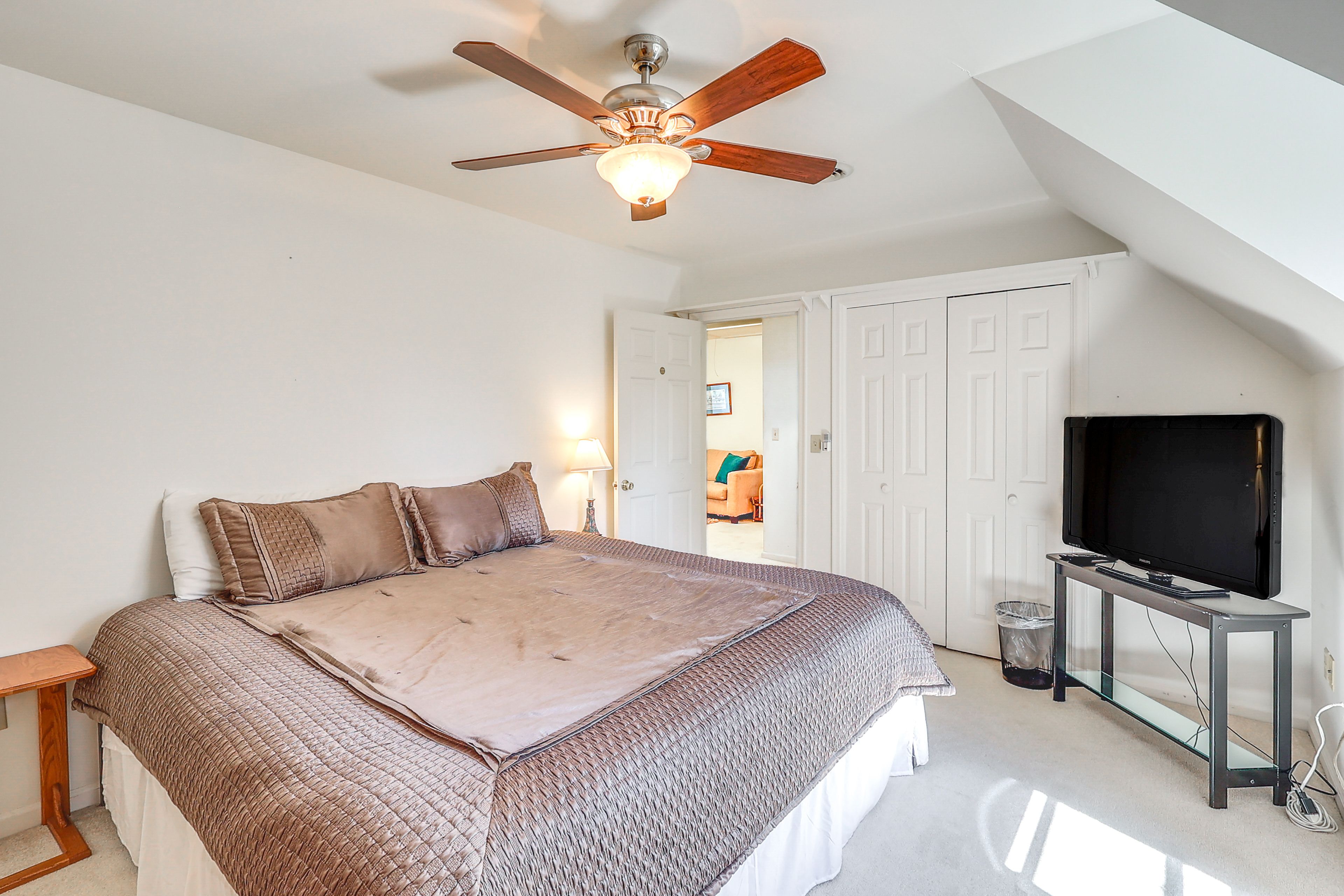 Bedroom 2 | 2nd Floor | King Bed