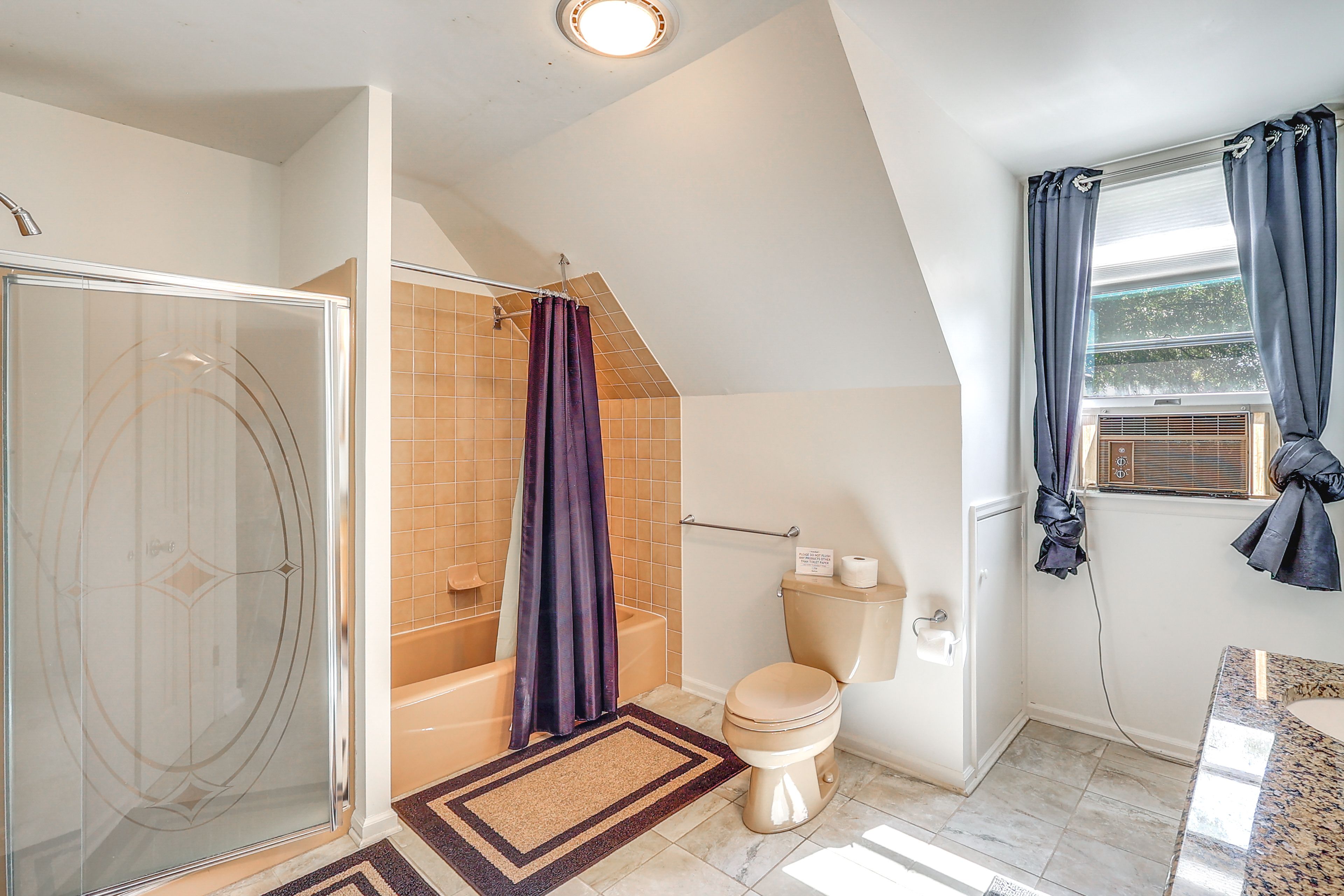 Full Bathroom | 2nd Floor
